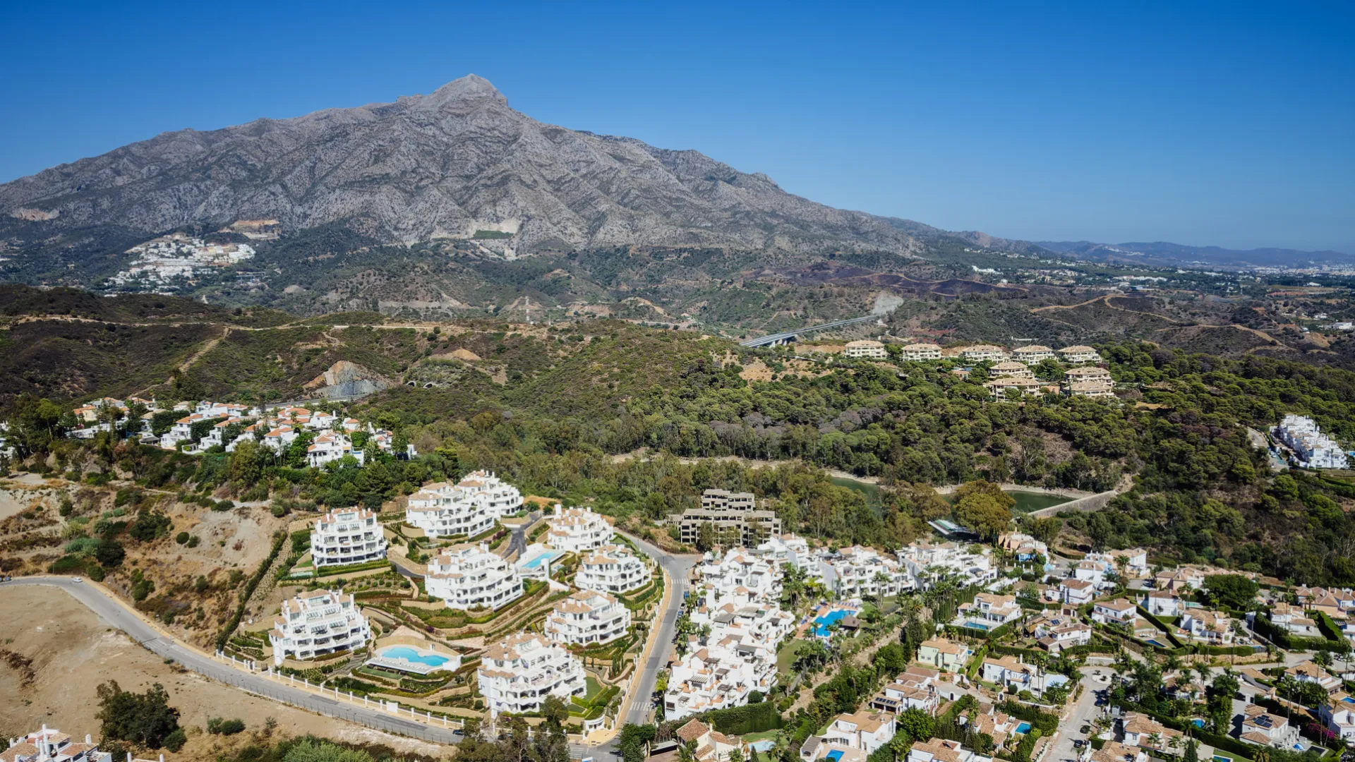 For sale 3 bedrooms apartment in 9 Lions Residences