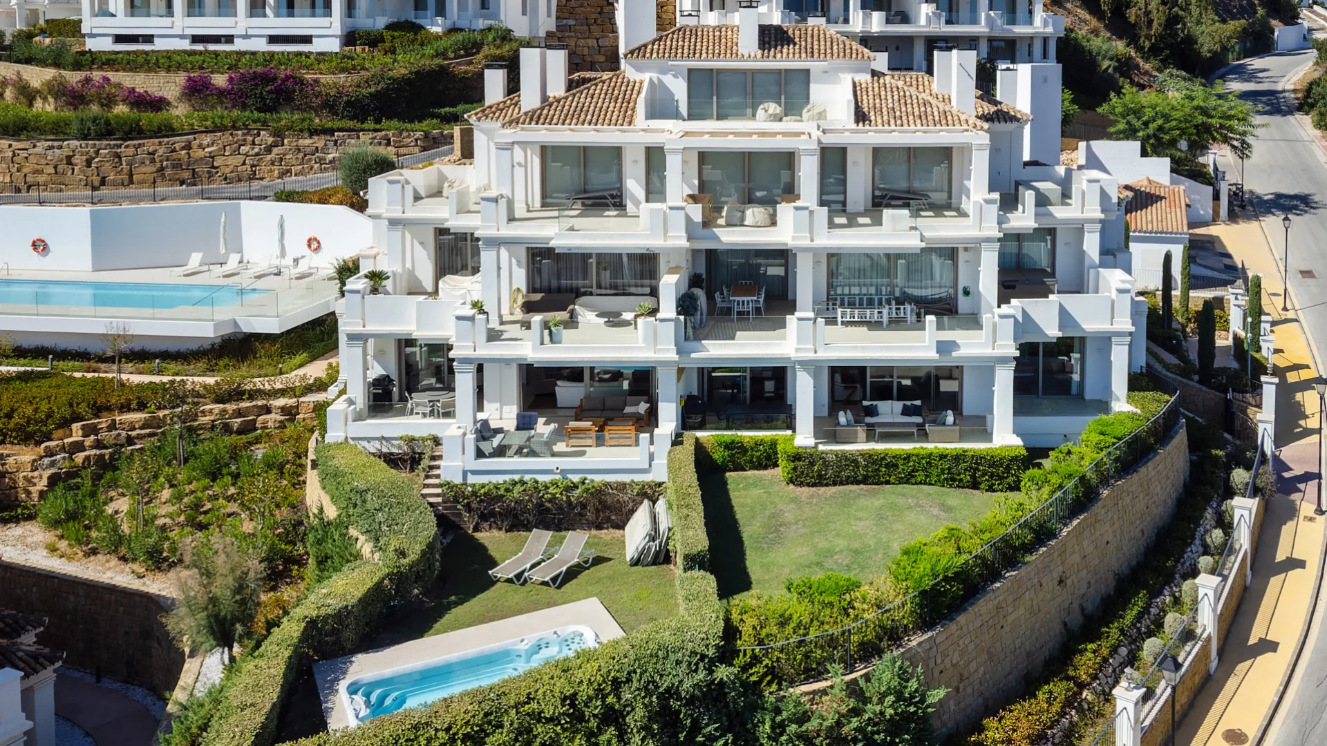 For sale 3 bedrooms apartment in 9 Lions Residences