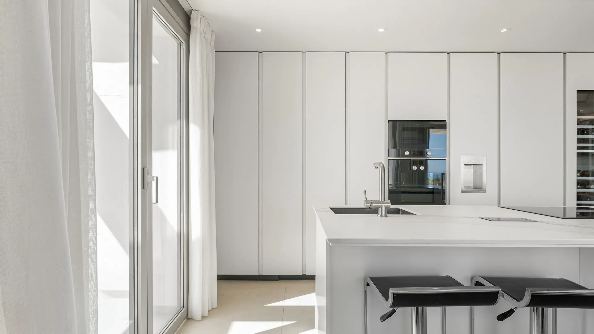 For sale 3 bedrooms apartment in 9 Lions Residences
