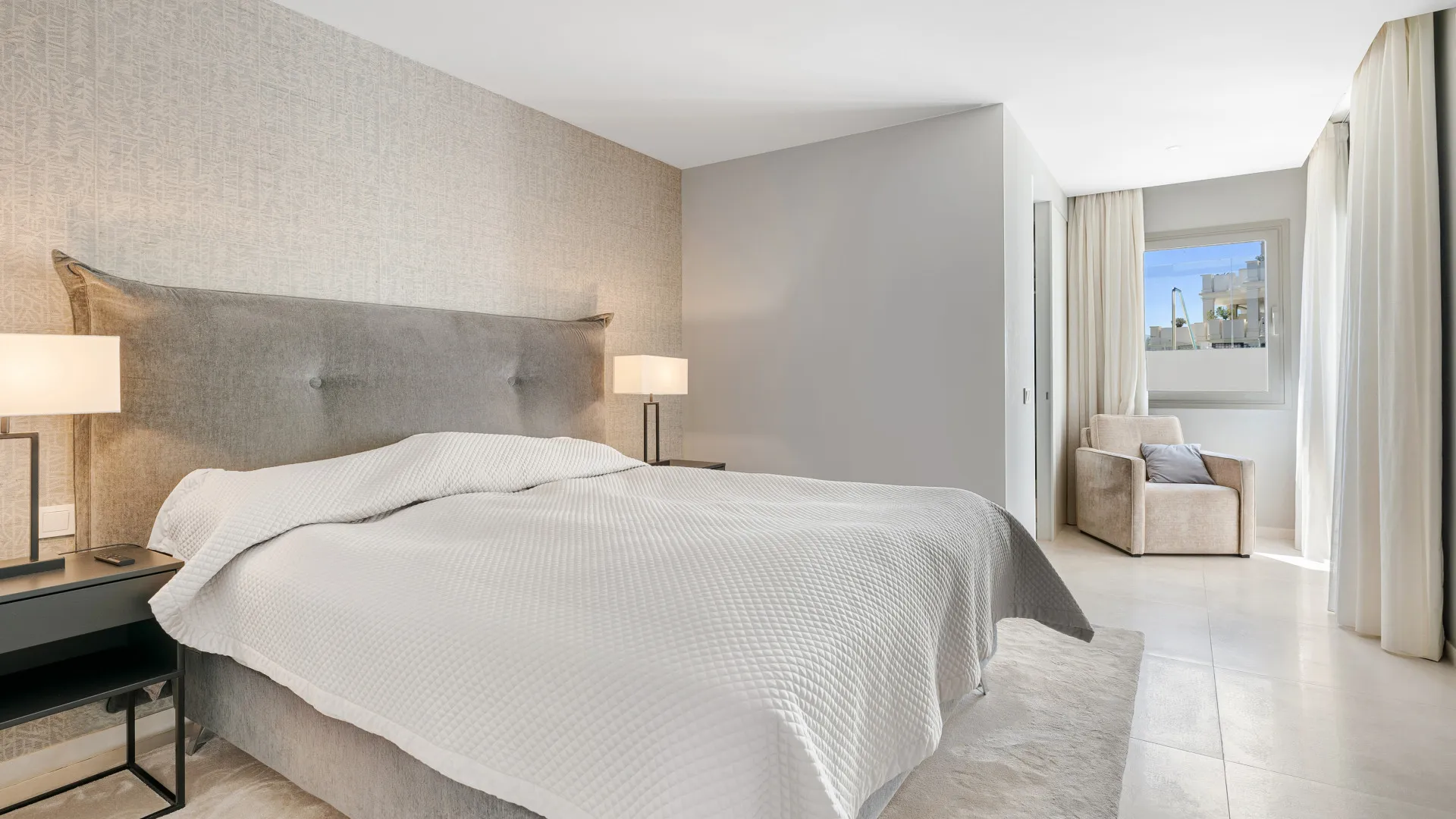 For sale 3 bedrooms apartment in 9 Lions Residences