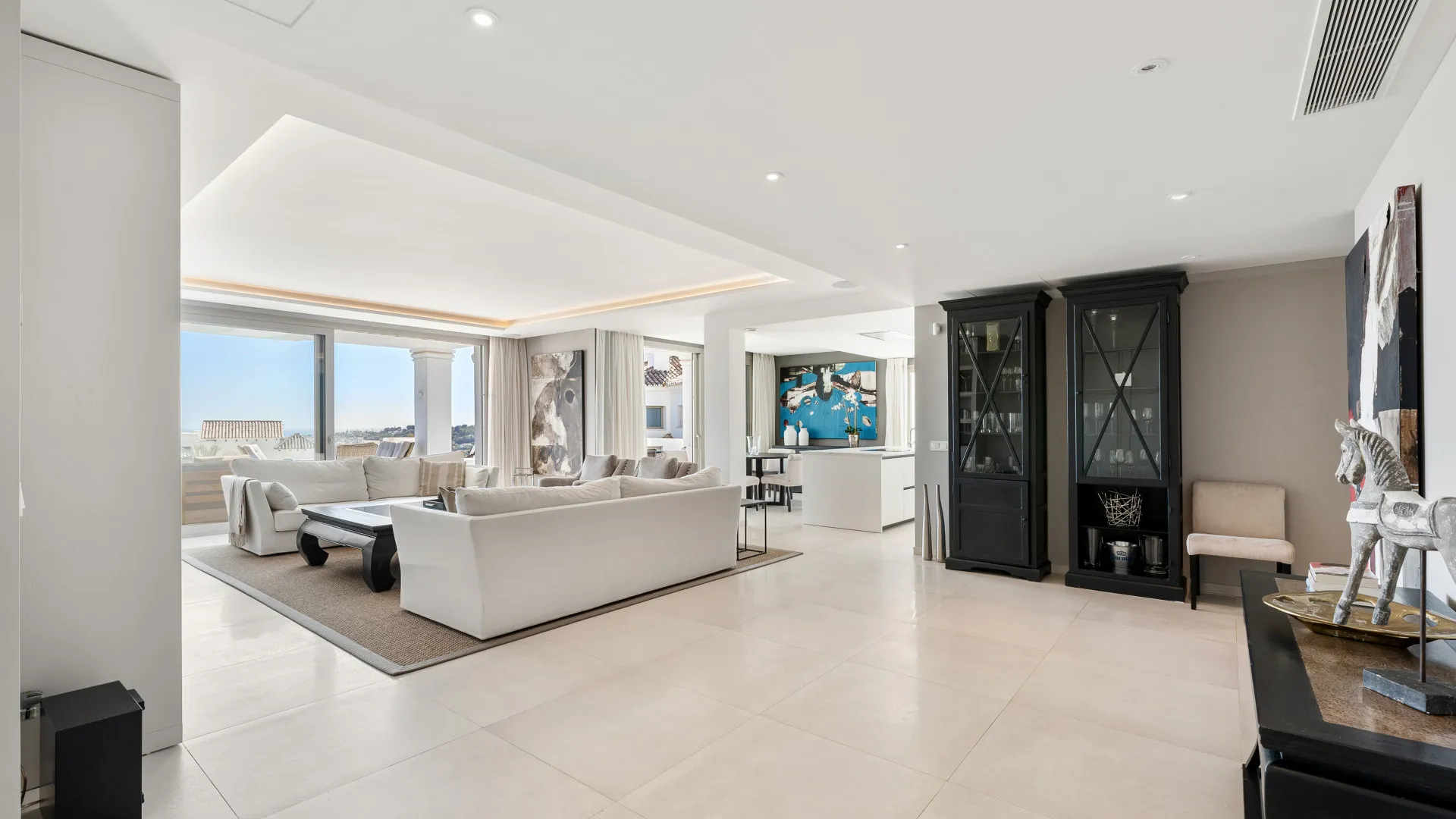 For sale 3 bedrooms apartment in 9 Lions Residences