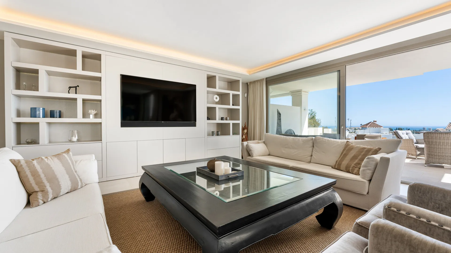 For sale 3 bedrooms apartment in 9 Lions Residences