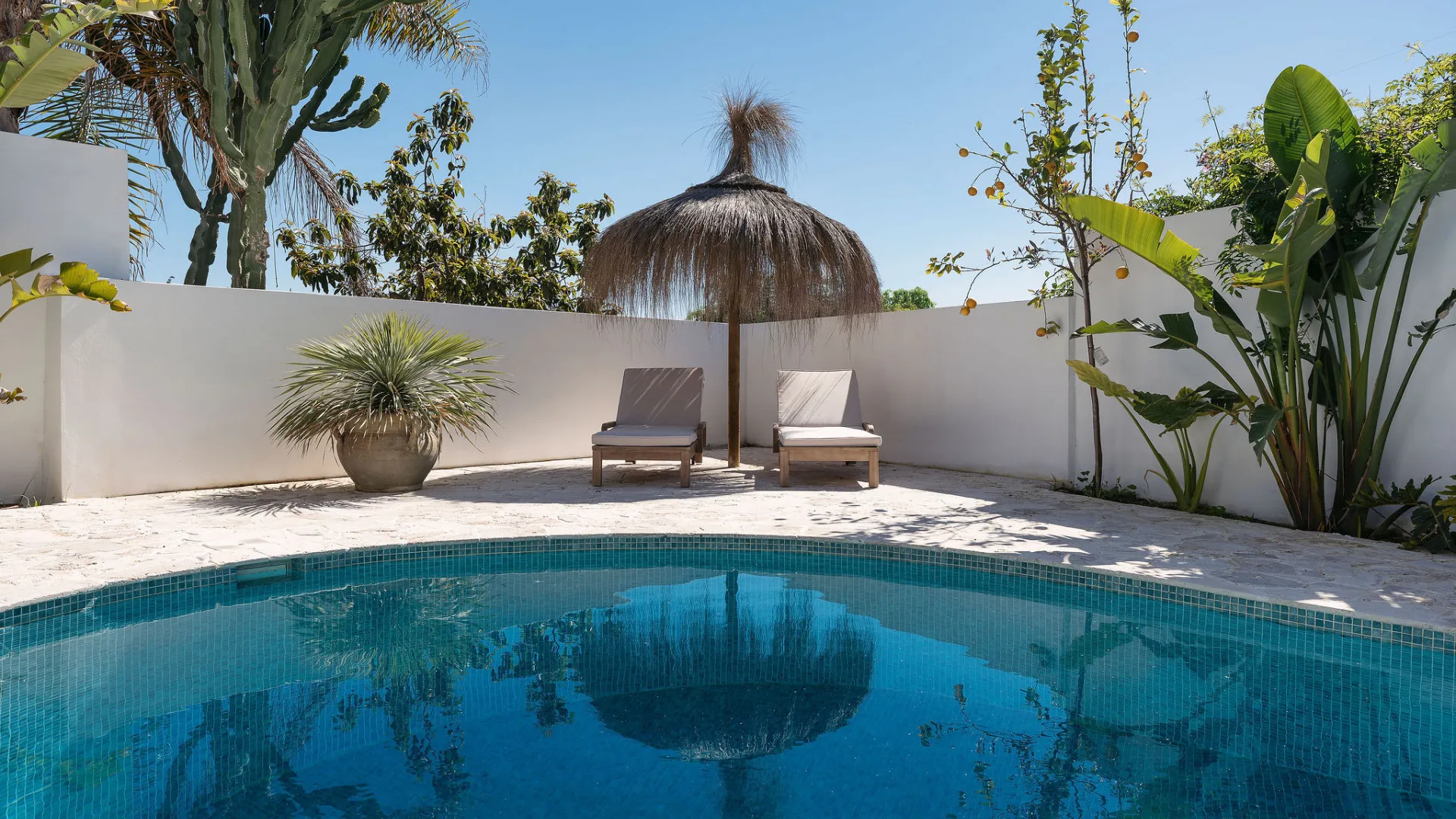 Villa for sale in Nueva Andalucia