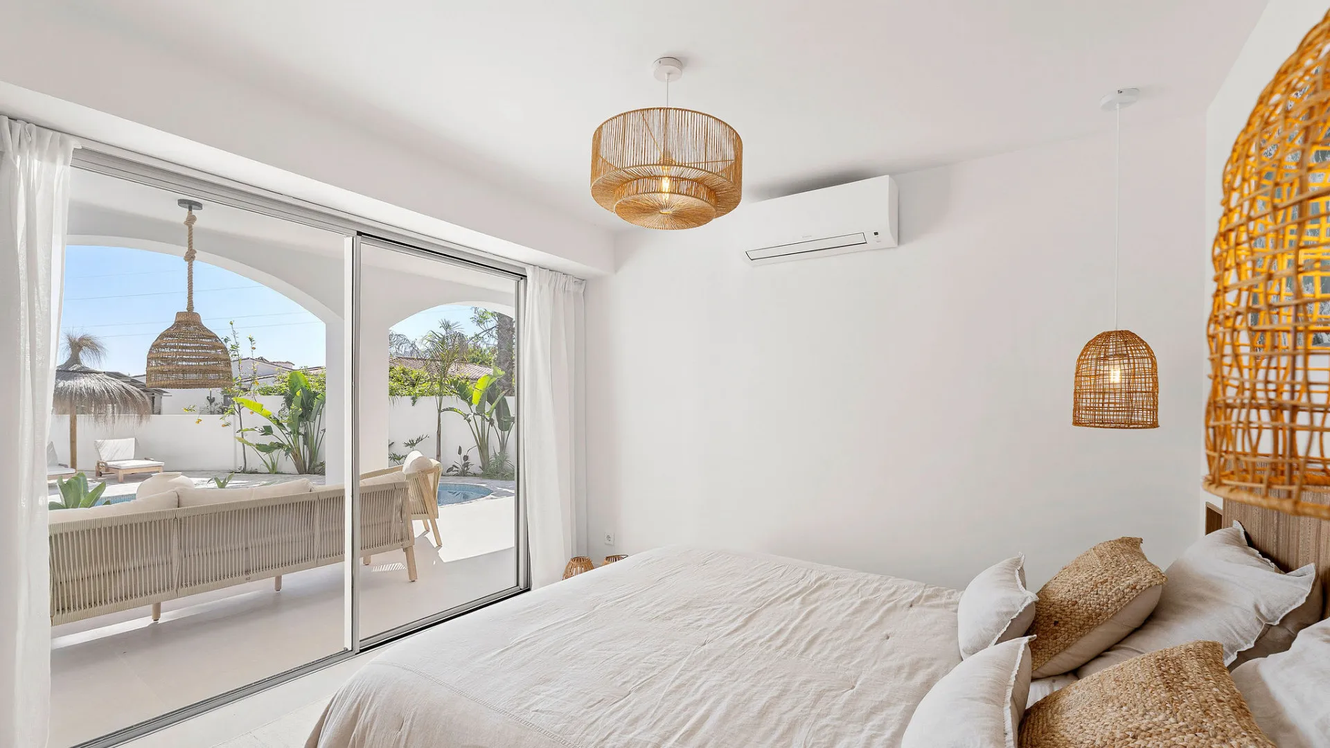 Villa for sale in Nueva Andalucia