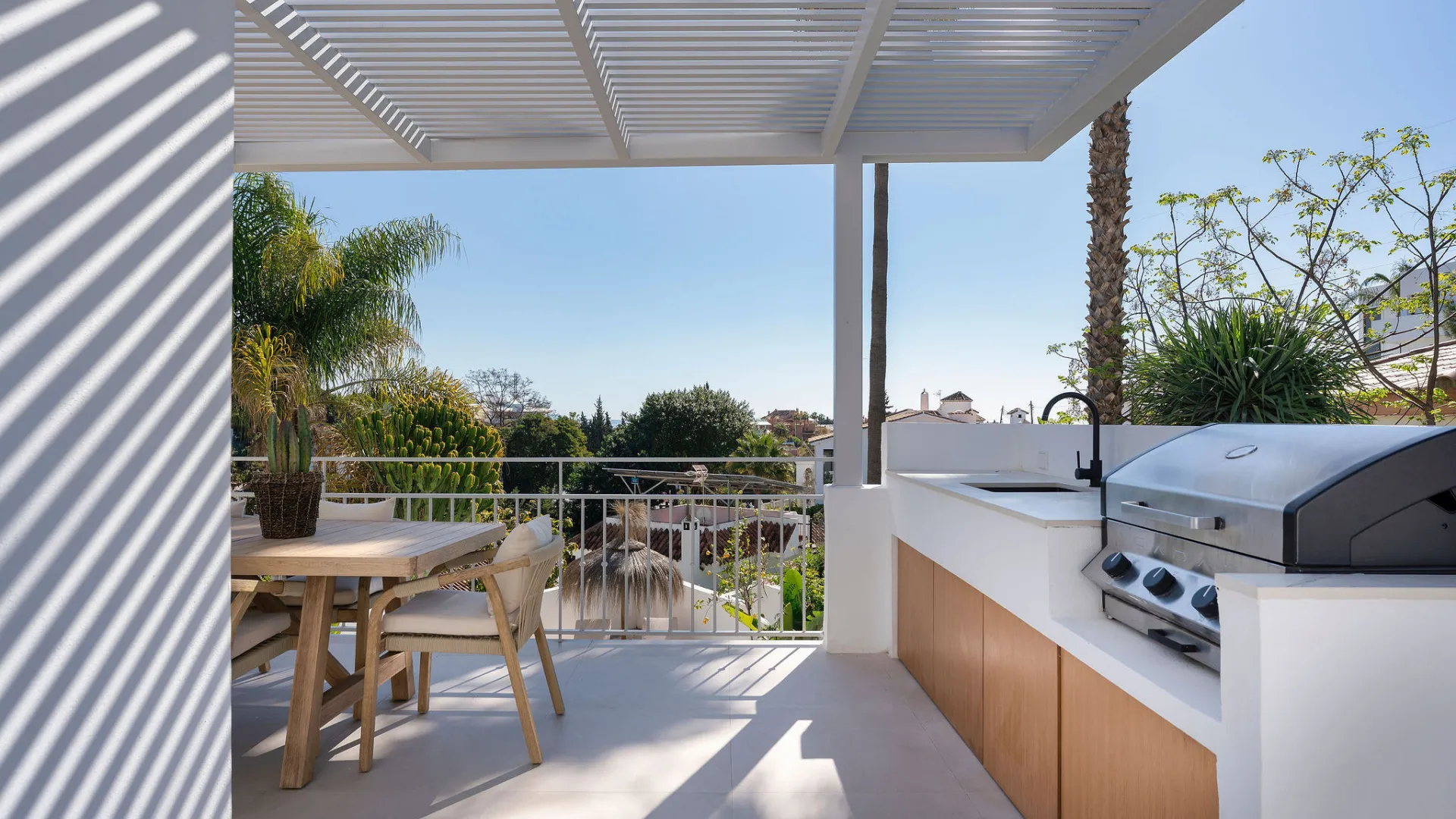 Villa for sale in Nueva Andalucia