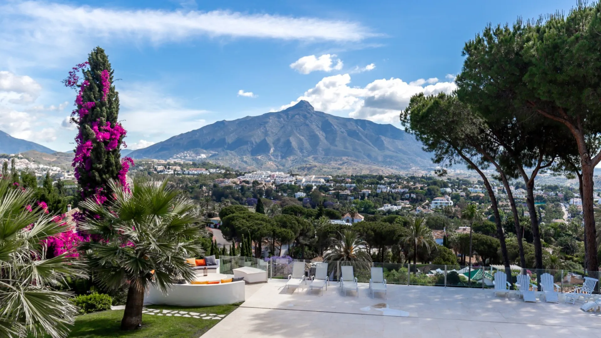 Comprar villa con 6 dormitorios en Las Brisas