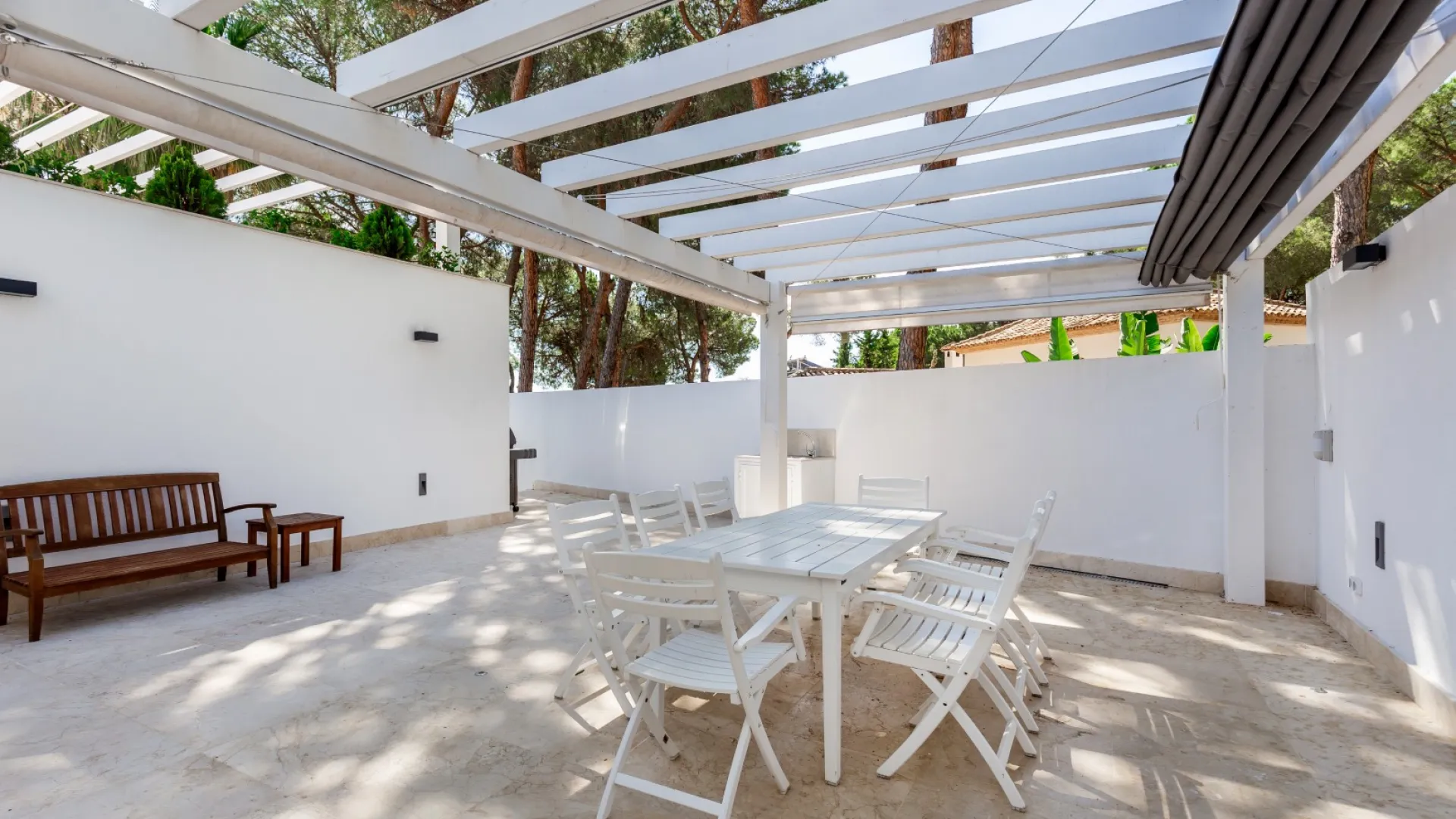 Comprar villa con 6 dormitorios en Las Brisas