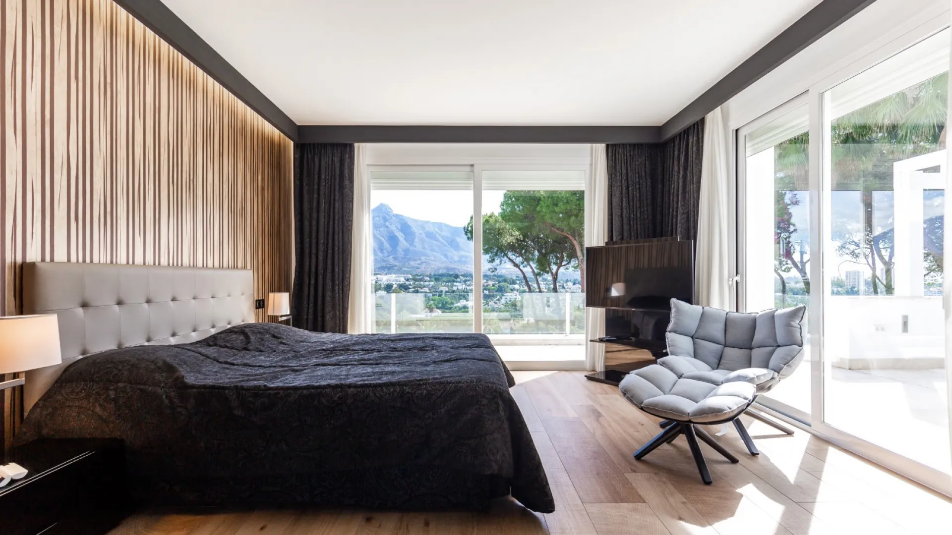 Comprar villa con 6 dormitorios en Las Brisas