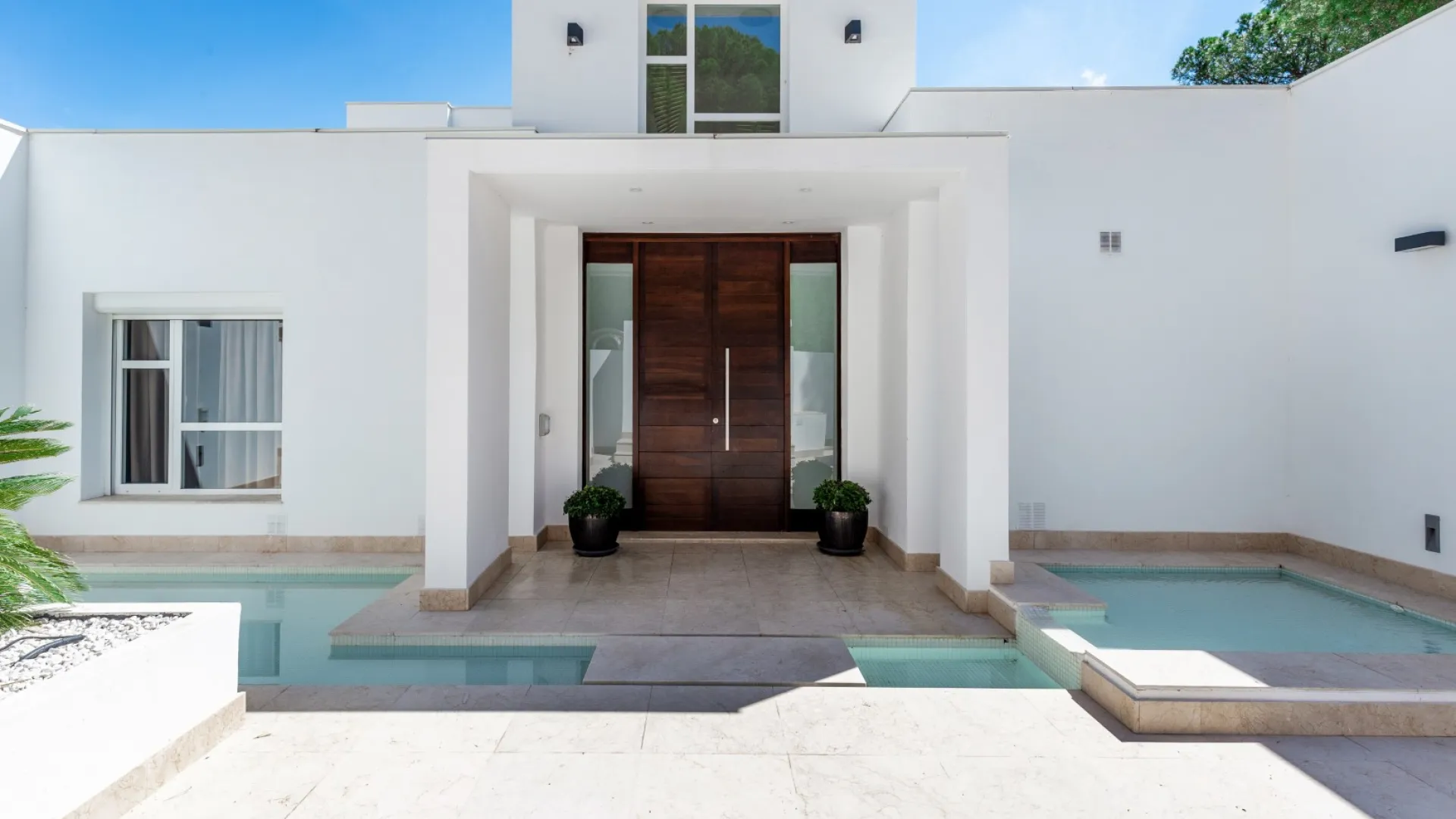 Comprar villa con 6 dormitorios en Las Brisas