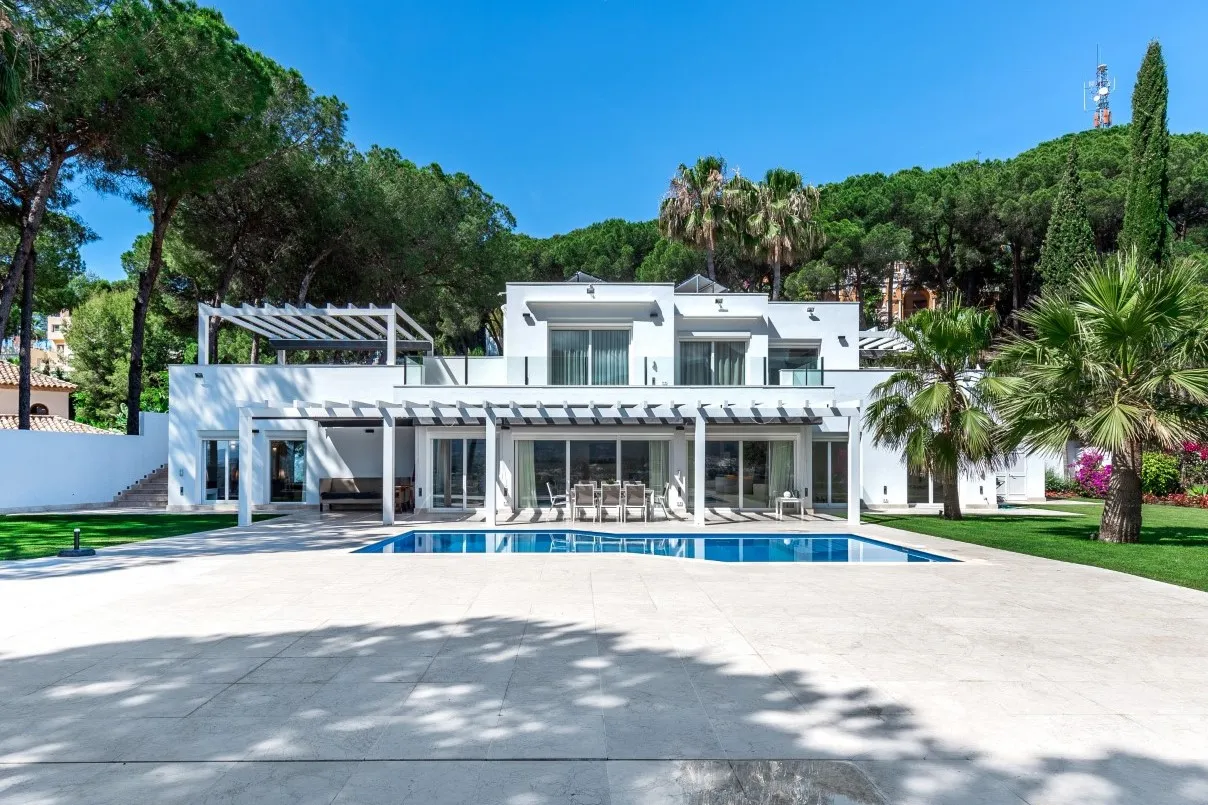 Comprar villa con 6 dormitorios en Las Brisas