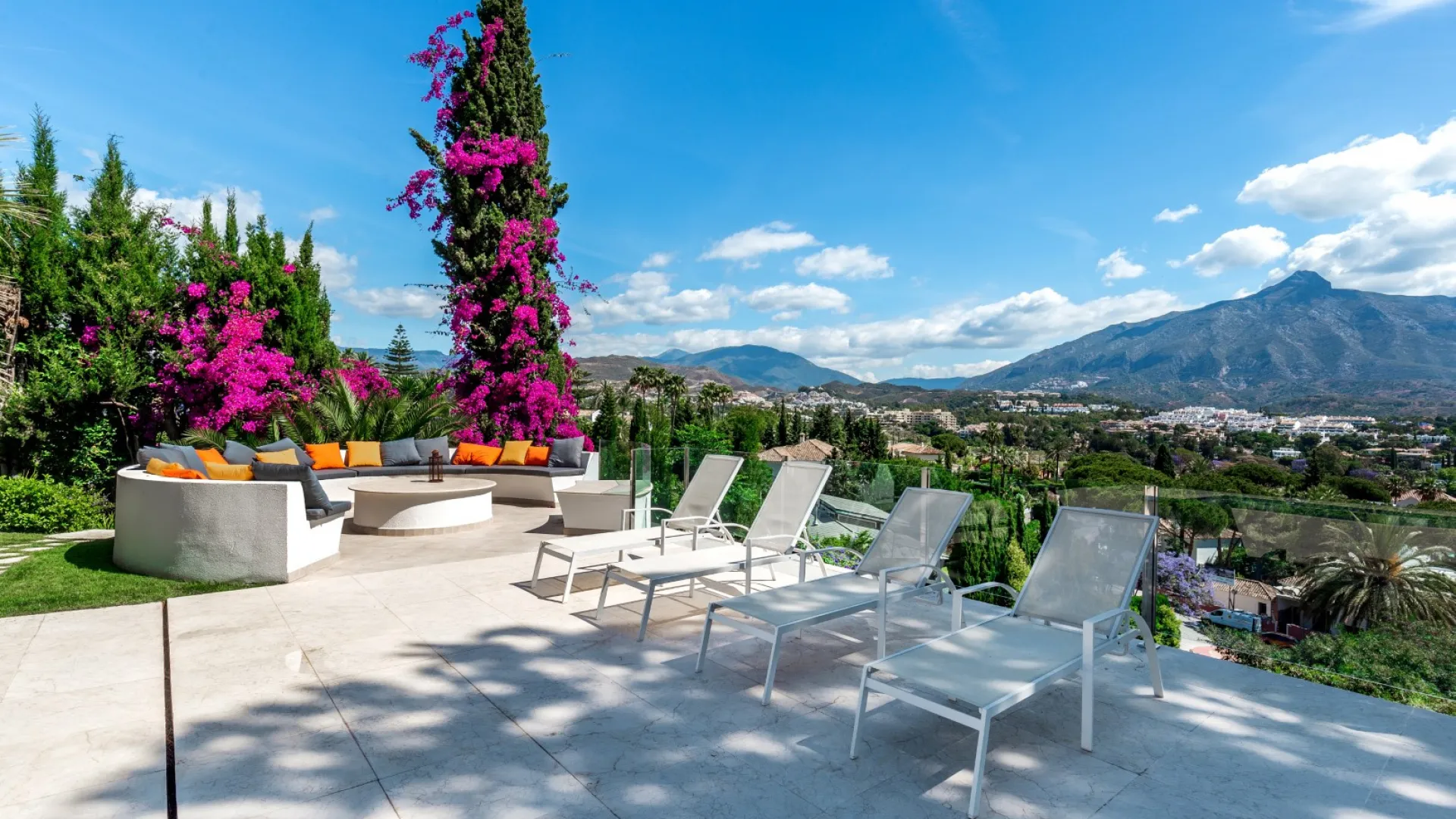 Comprar villa con 6 dormitorios en Las Brisas