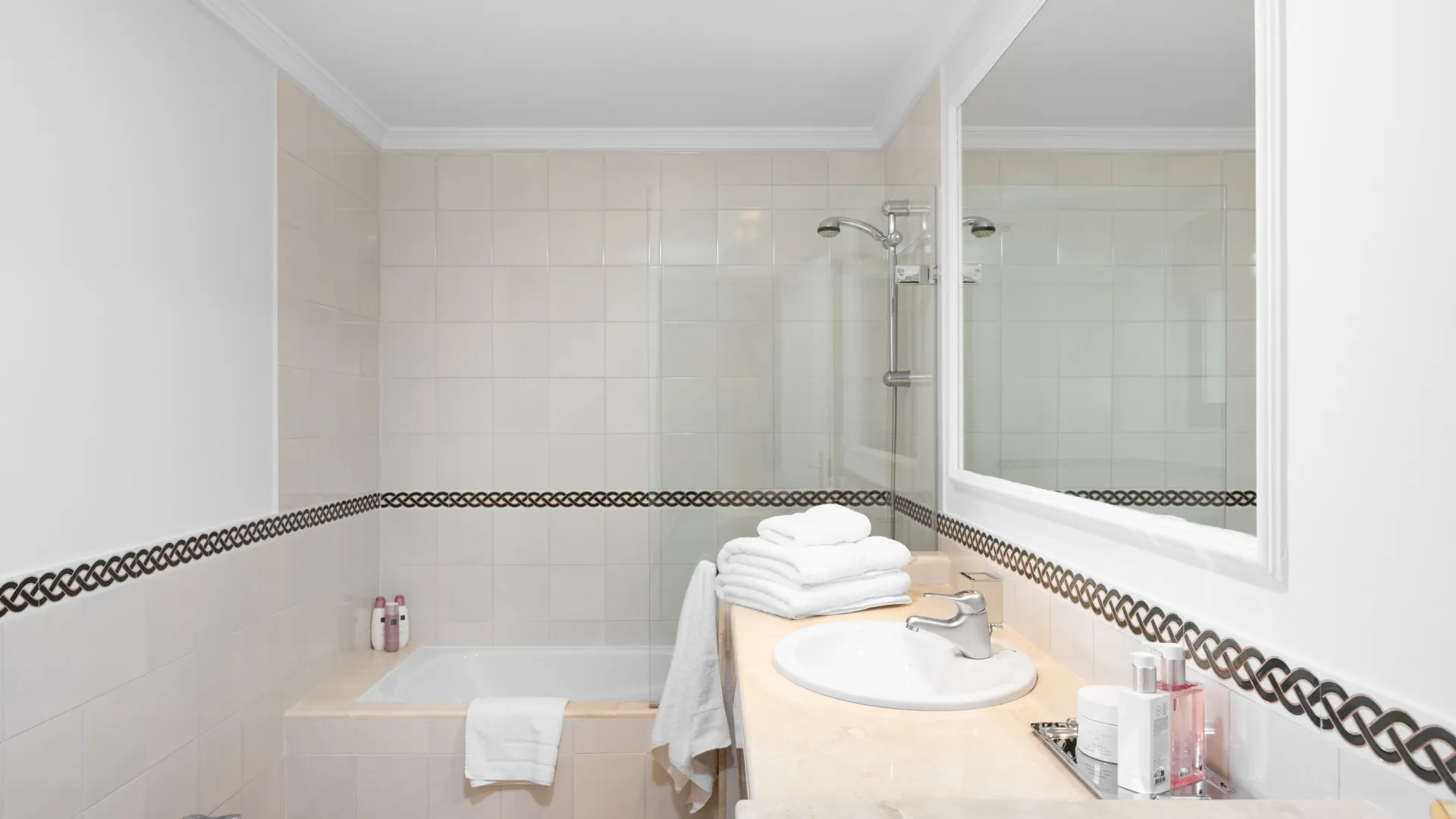 Villa for sale in Zona F with 4 bedrooms