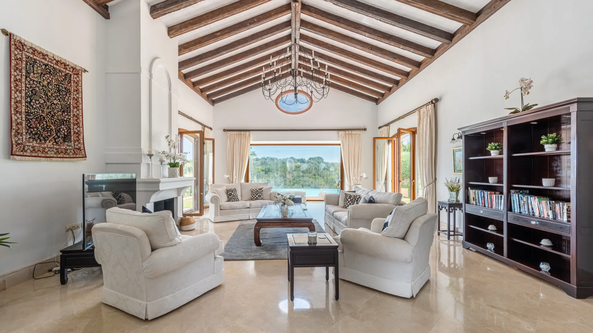 For sale 7 bedrooms villa in Zona F