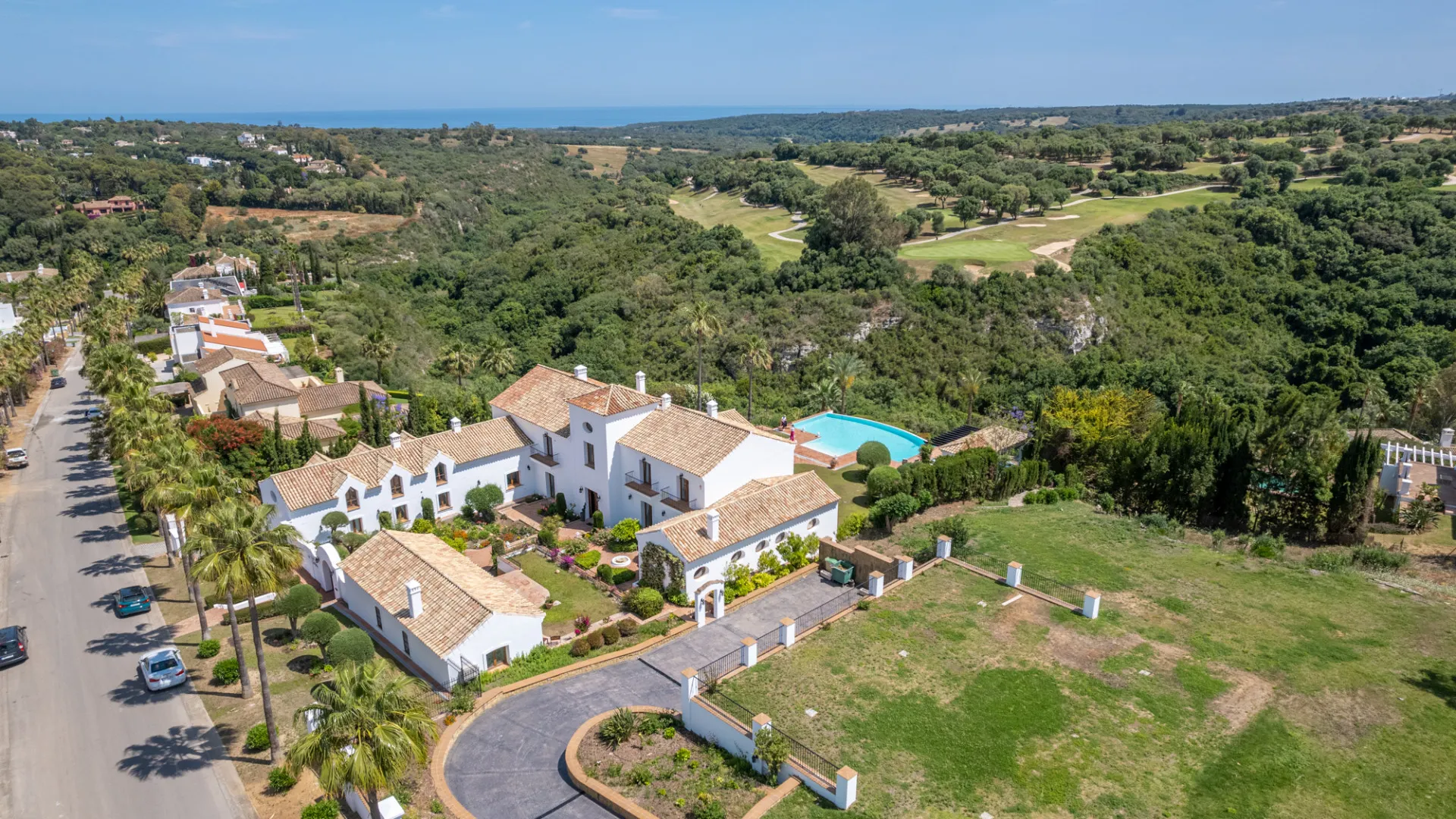 For sale 7 bedrooms villa in Zona F