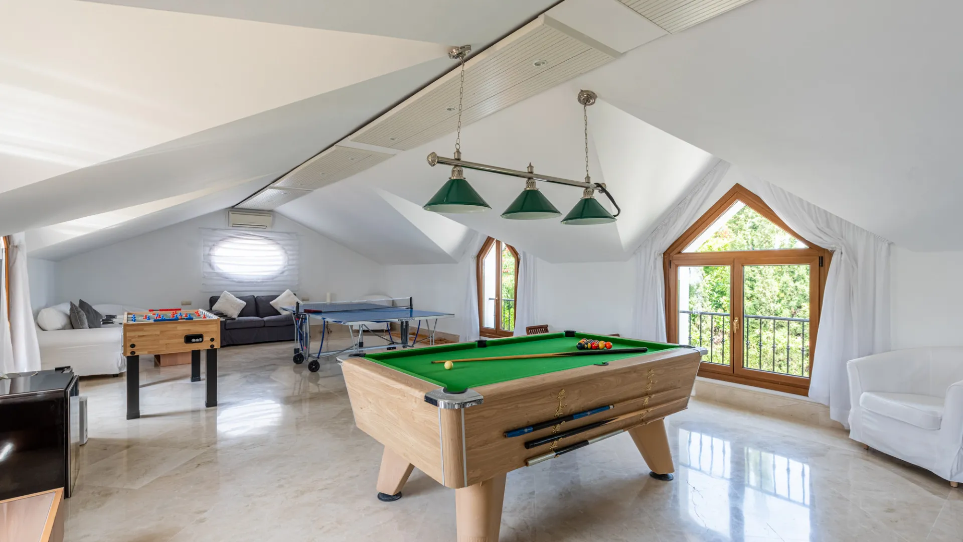 For sale 7 bedrooms villa in Zona F