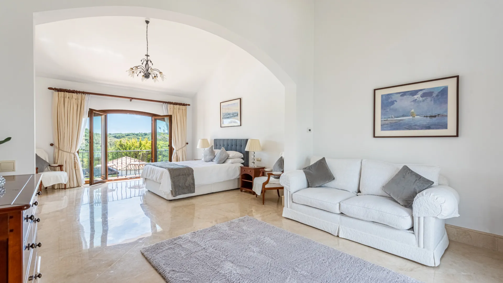 For sale 7 bedrooms villa in Zona F