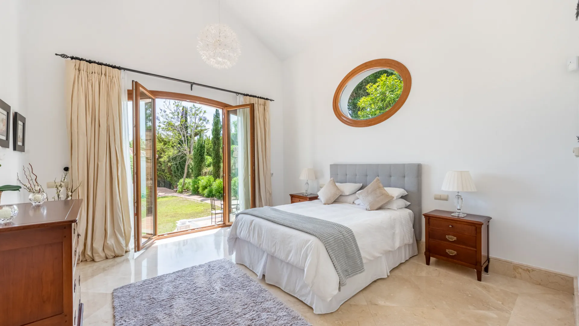 For sale 7 bedrooms villa in Zona F