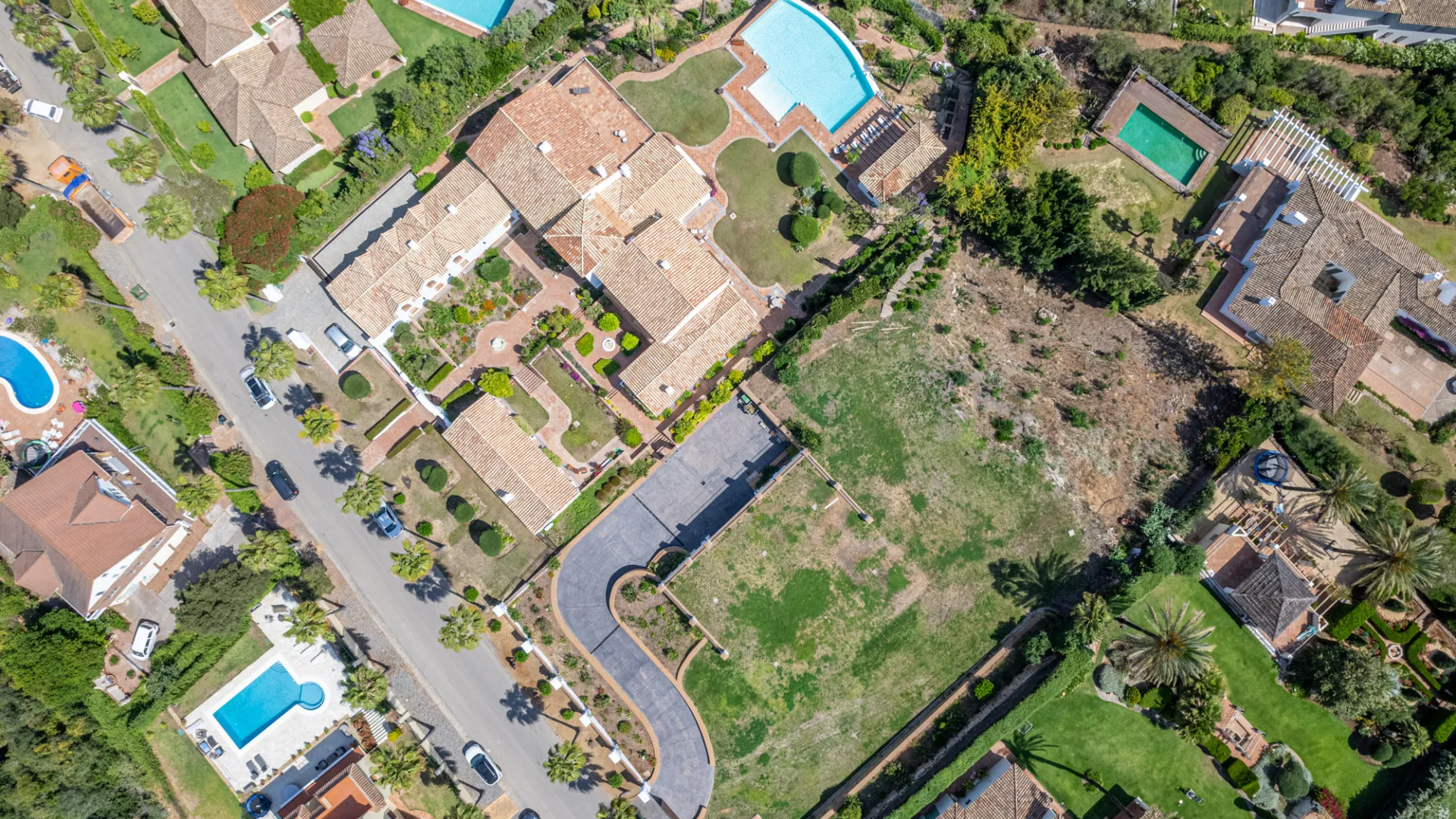 For sale 7 bedrooms villa in Zona F