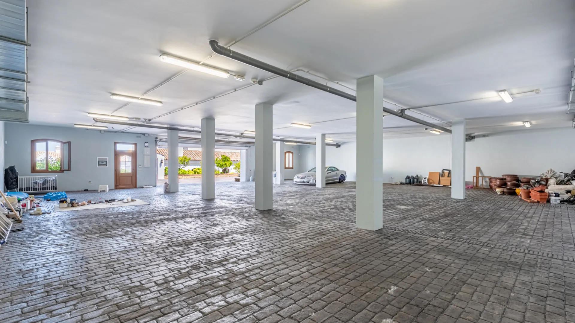 For sale 7 bedrooms villa in Zona F