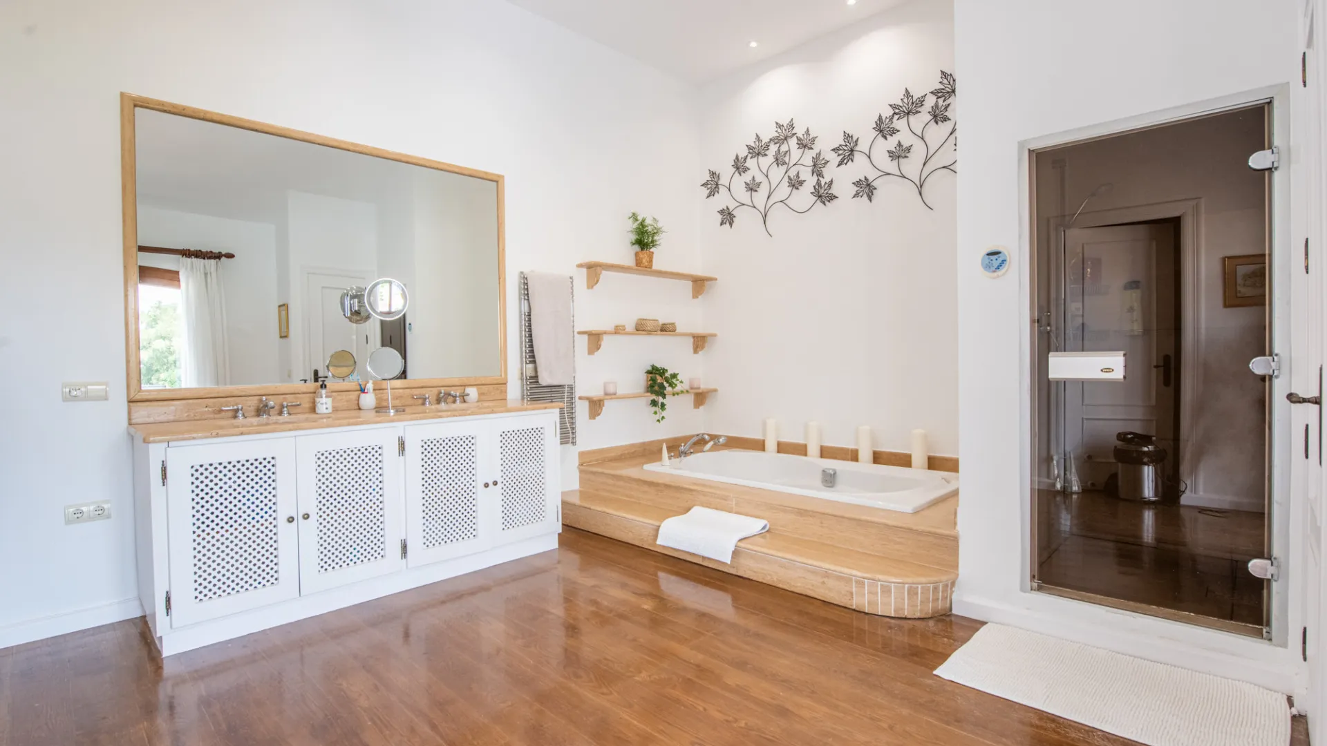 For sale 7 bedrooms villa in Zona F