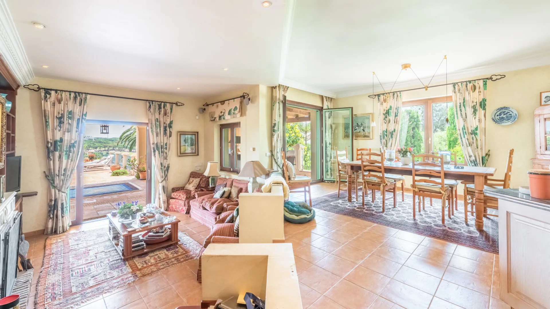 Se vende villa en Zona F