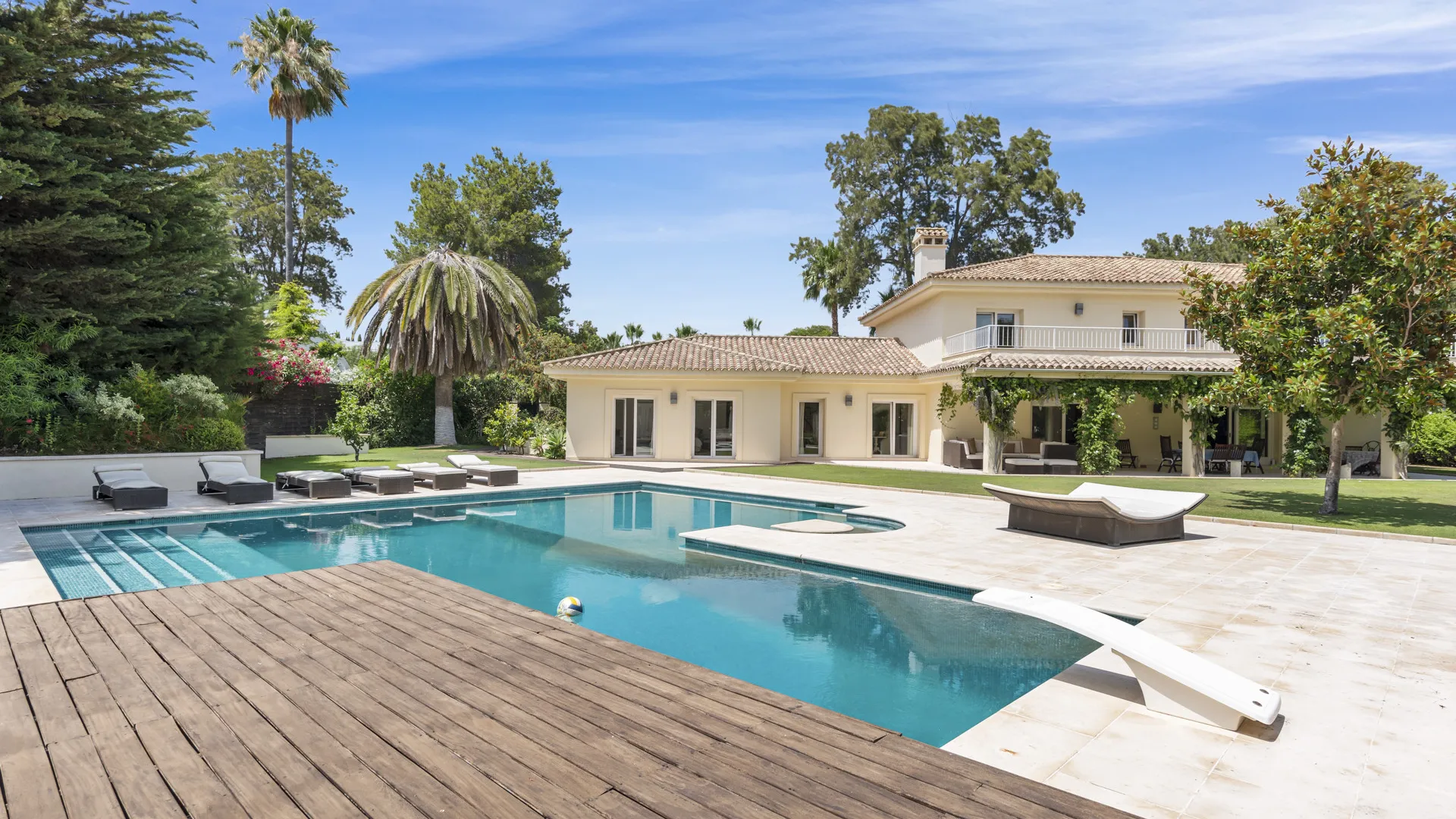 7 bedrooms Kings & Queens villa for sale