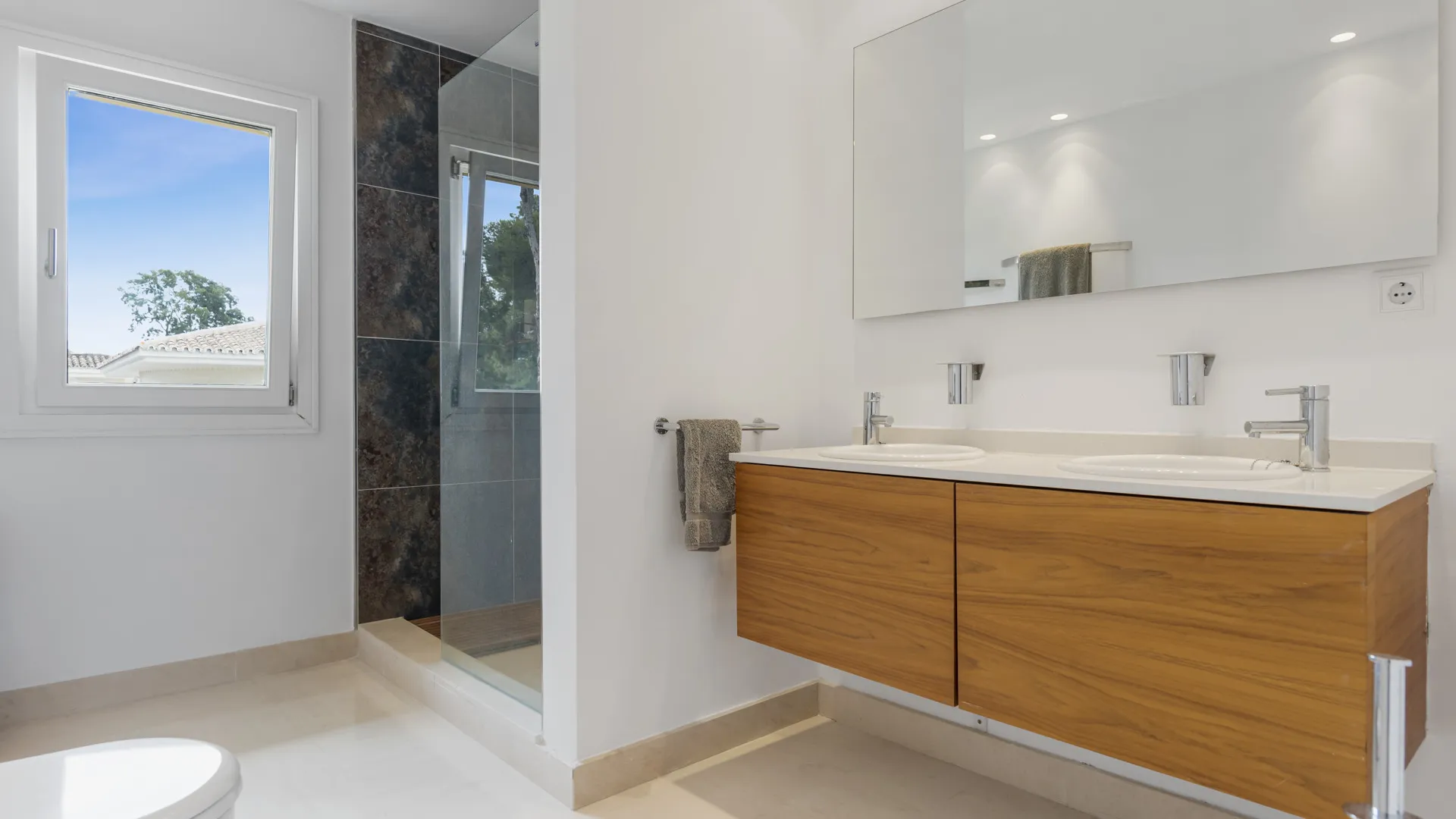 7 bedrooms Kings & Queens villa for sale