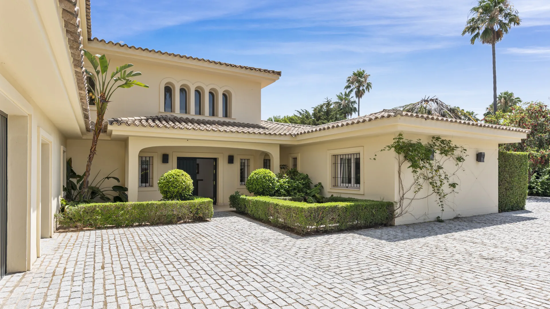 7 bedrooms Kings & Queens villa for sale