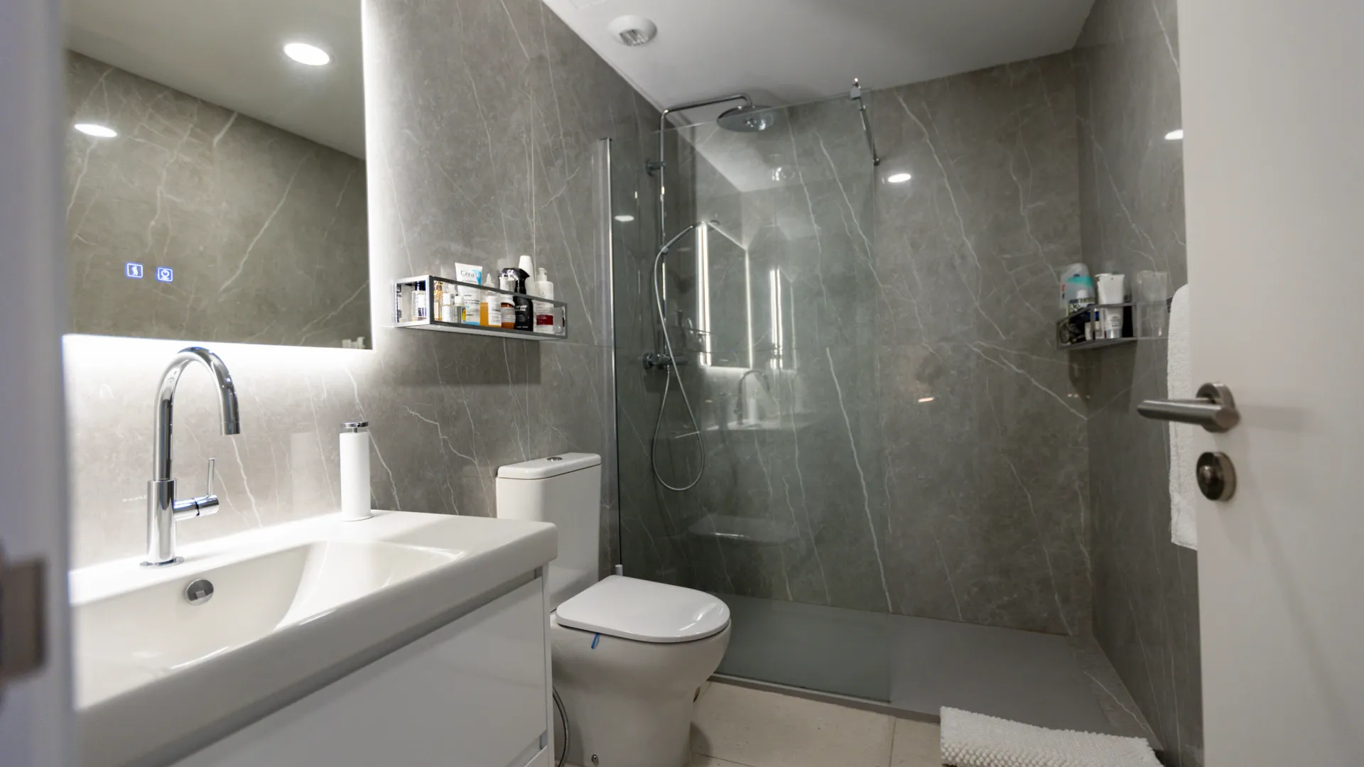 3 bedrooms ground floor apartment for sale in Senda Chica