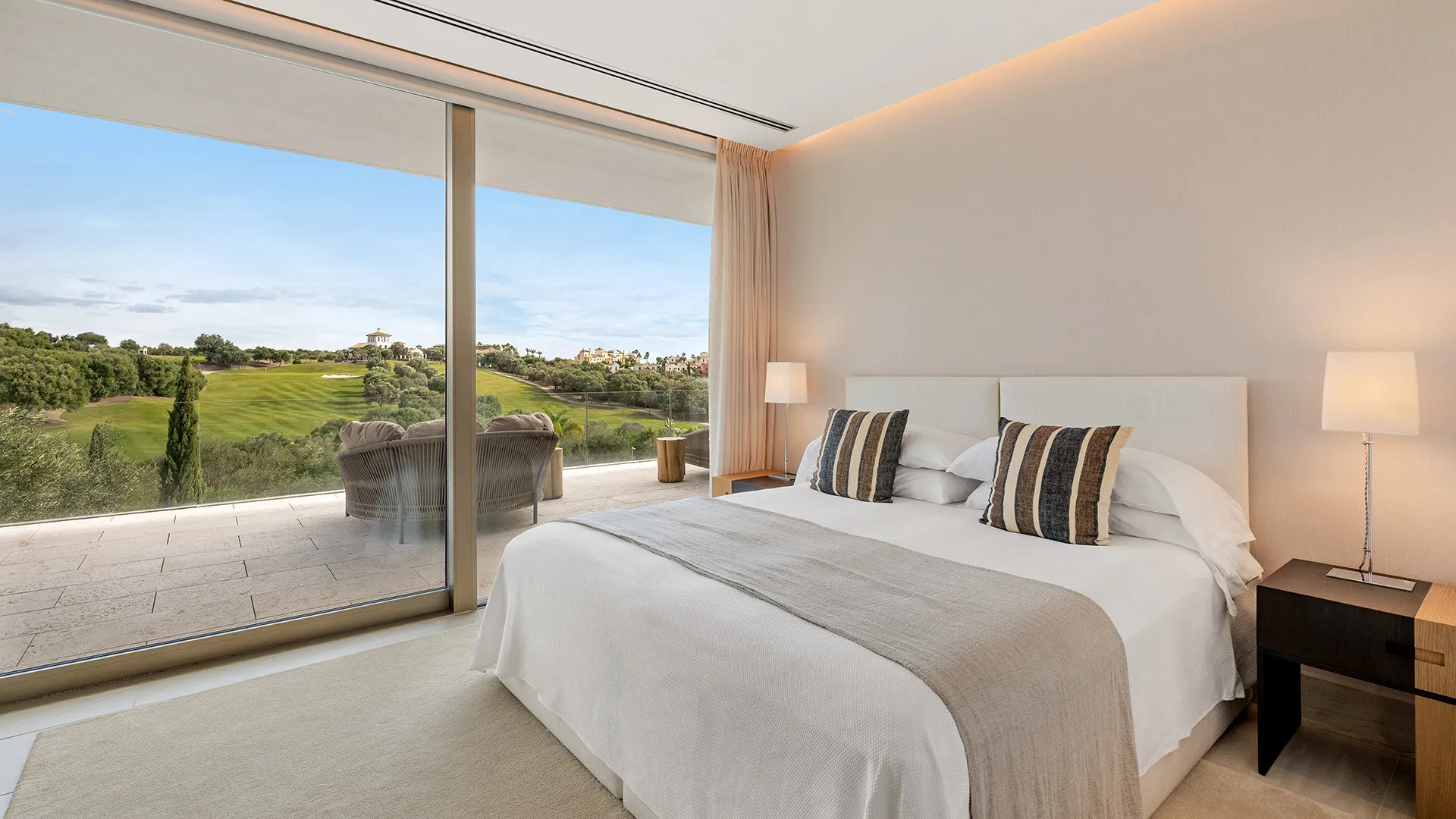 Villa with 5 bedrooms for sale in Zona L