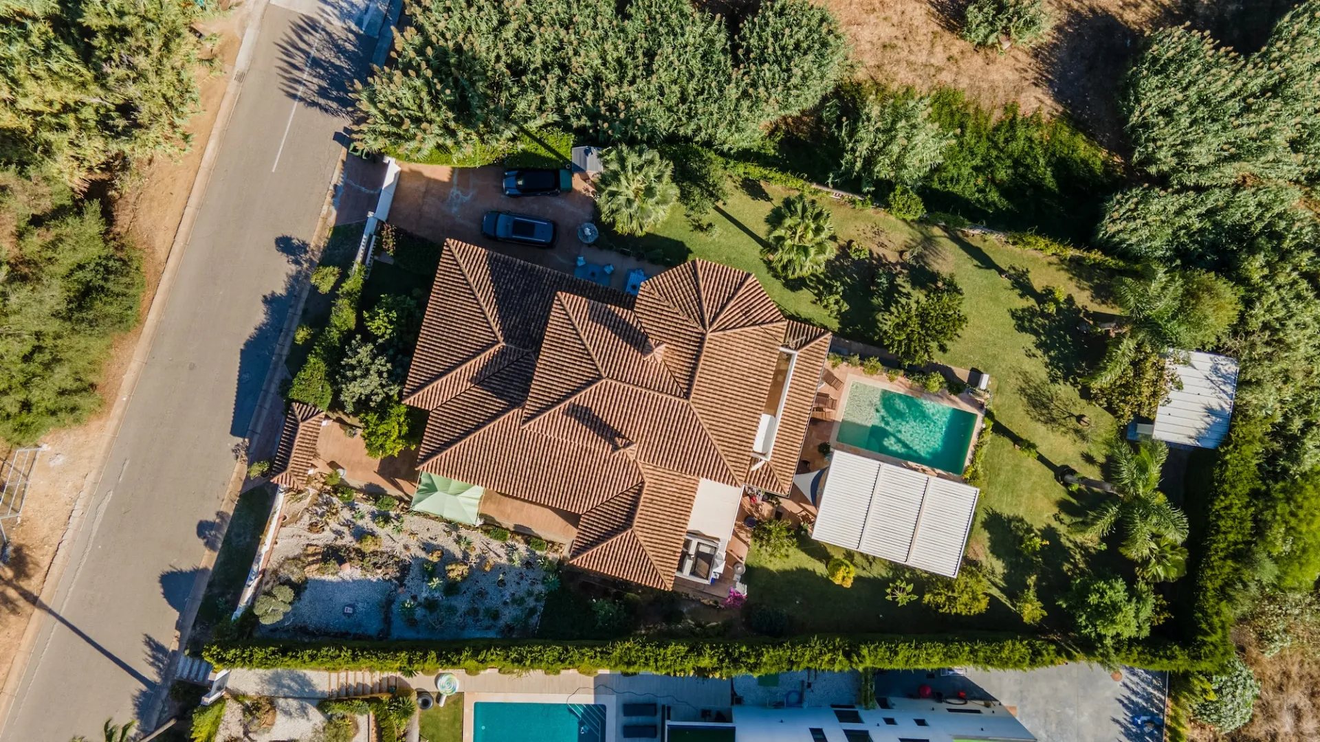 For sale 6 bedrooms villa in Zona B