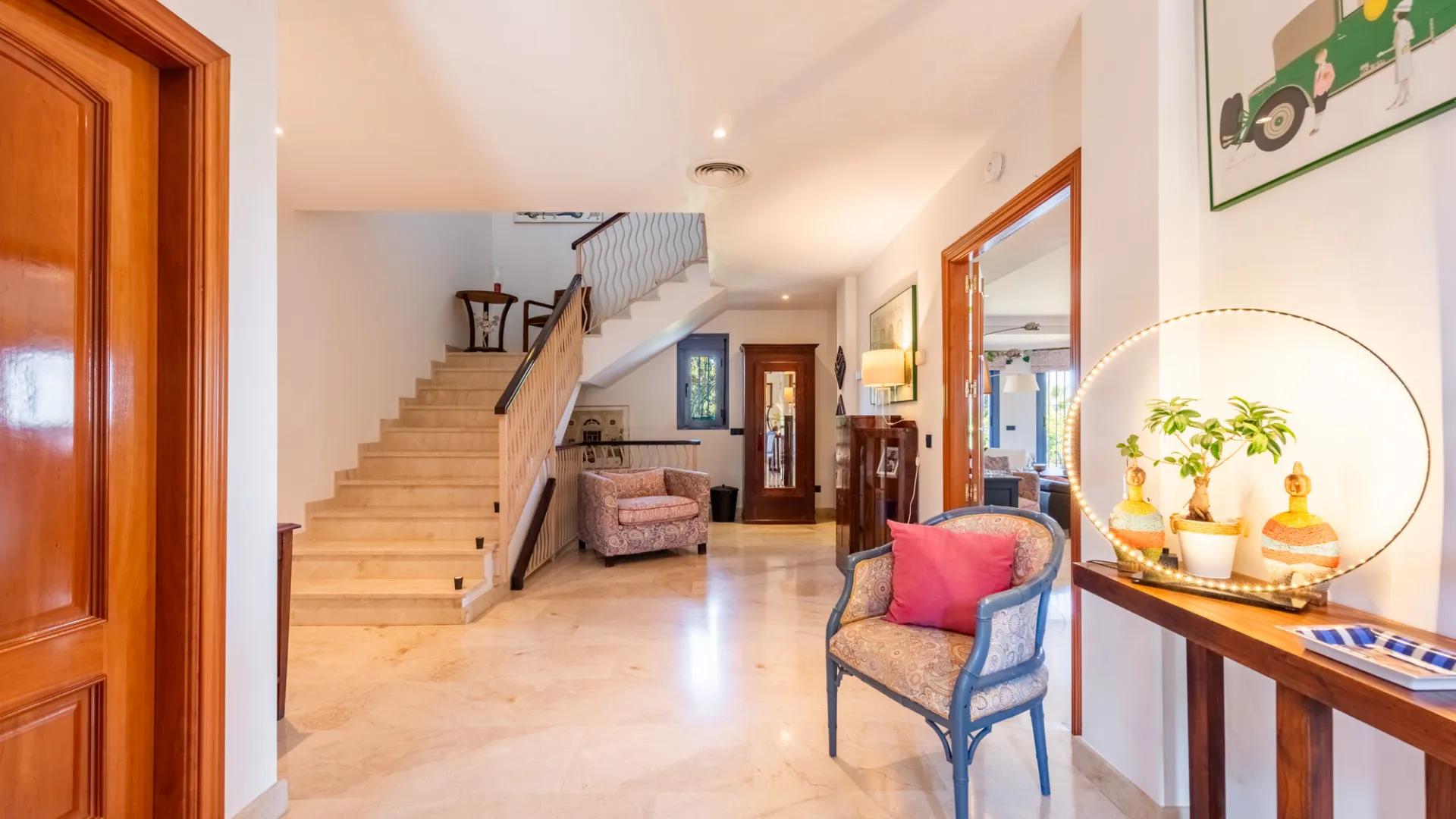 For sale 6 bedrooms villa in Zona B