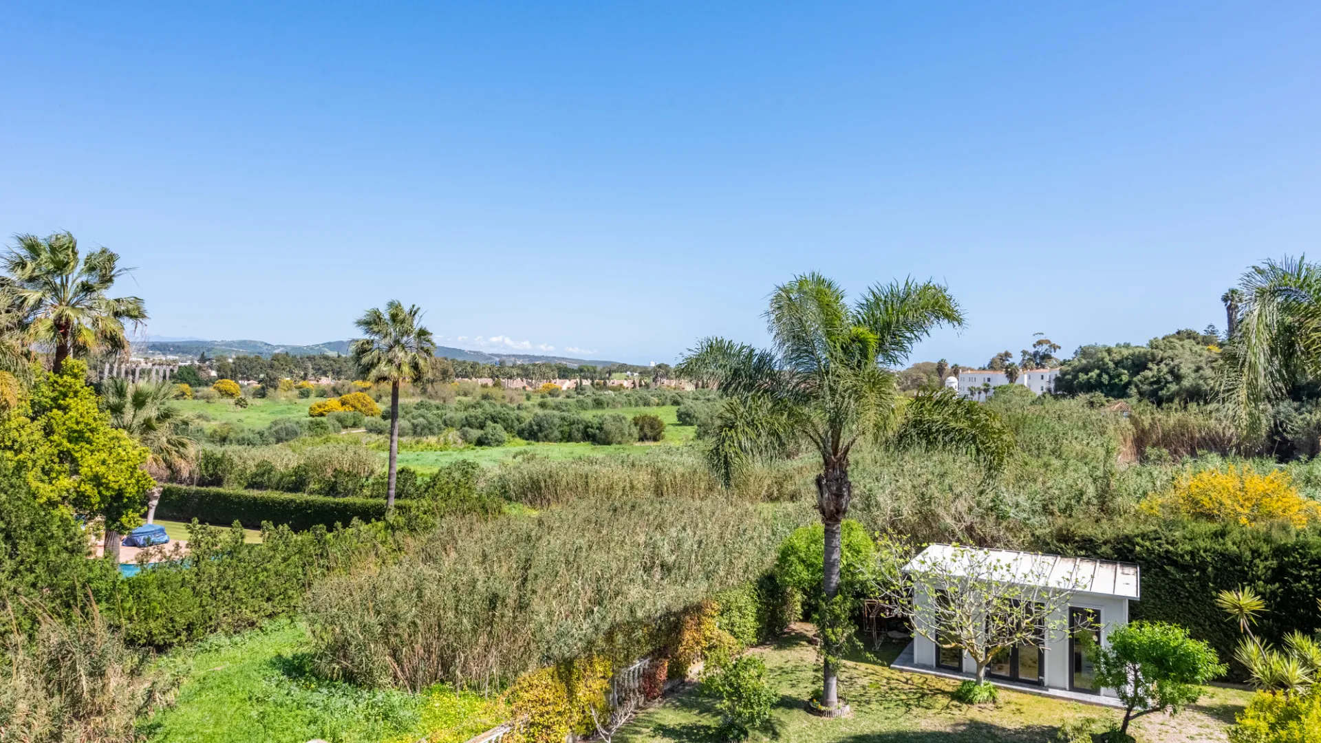 For sale 6 bedrooms villa in Zona B