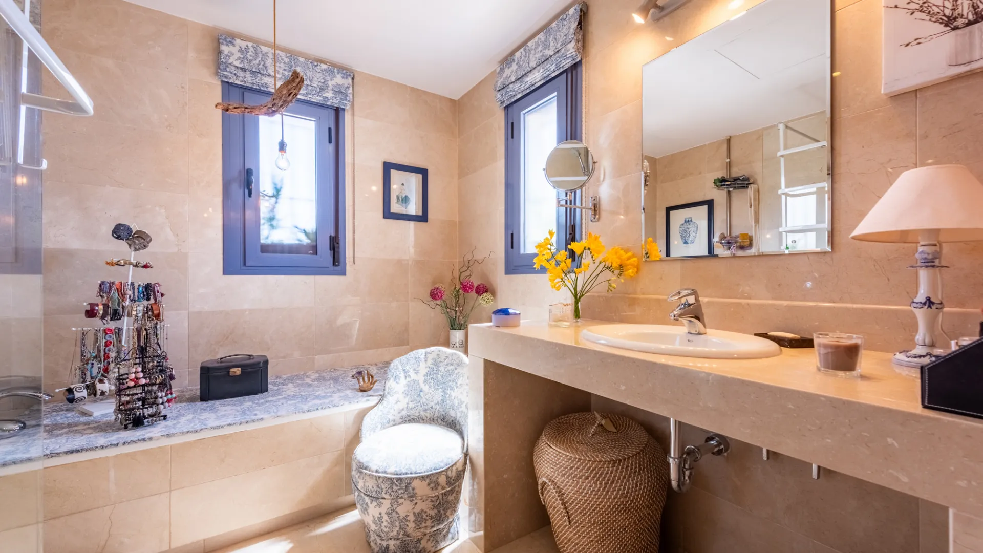 For sale 6 bedrooms villa in Zona B