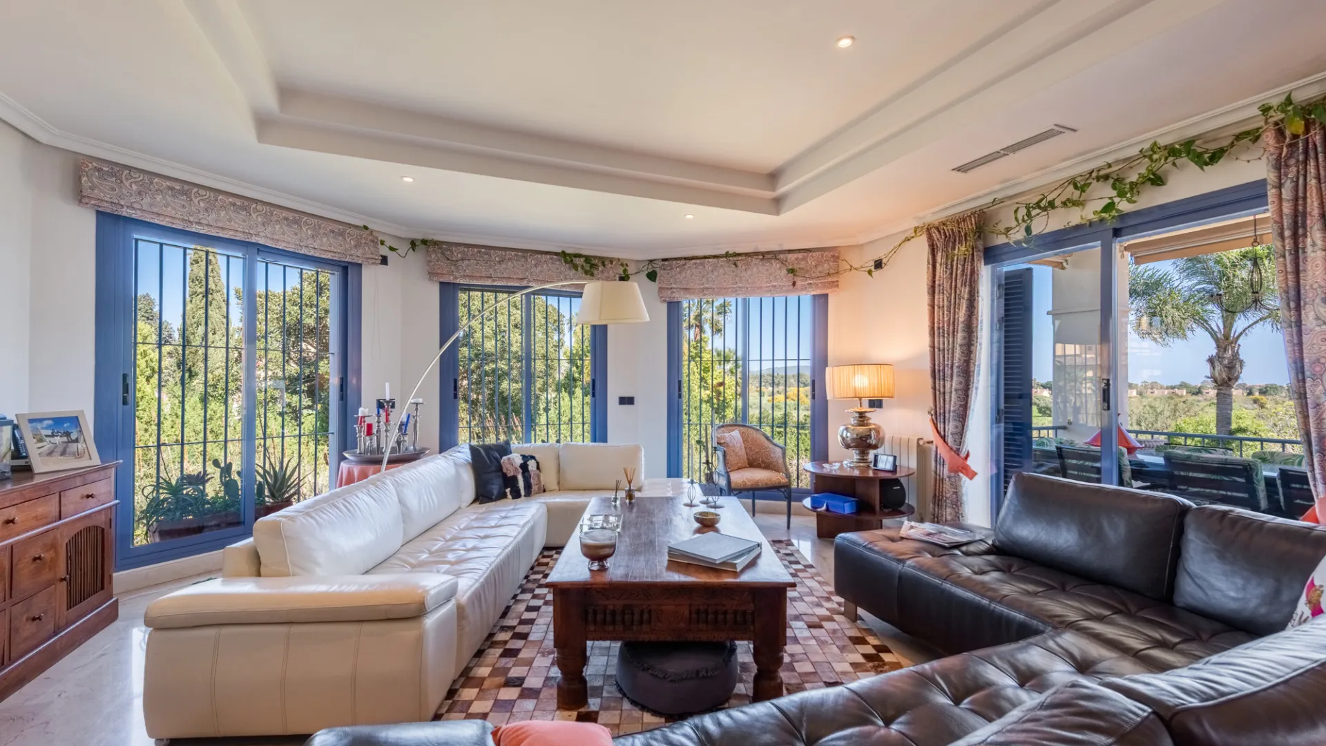 For sale 6 bedrooms villa in Zona B
