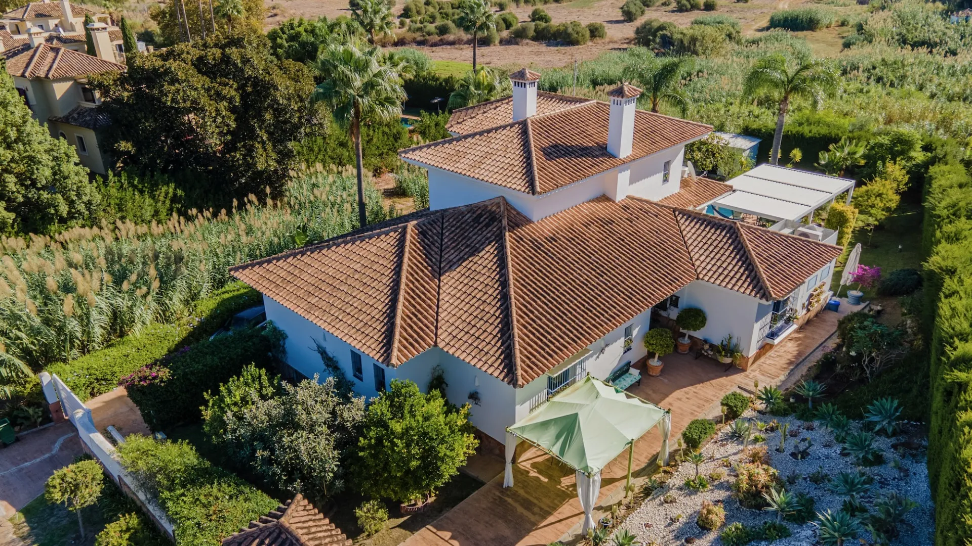 For sale 6 bedrooms villa in Zona B