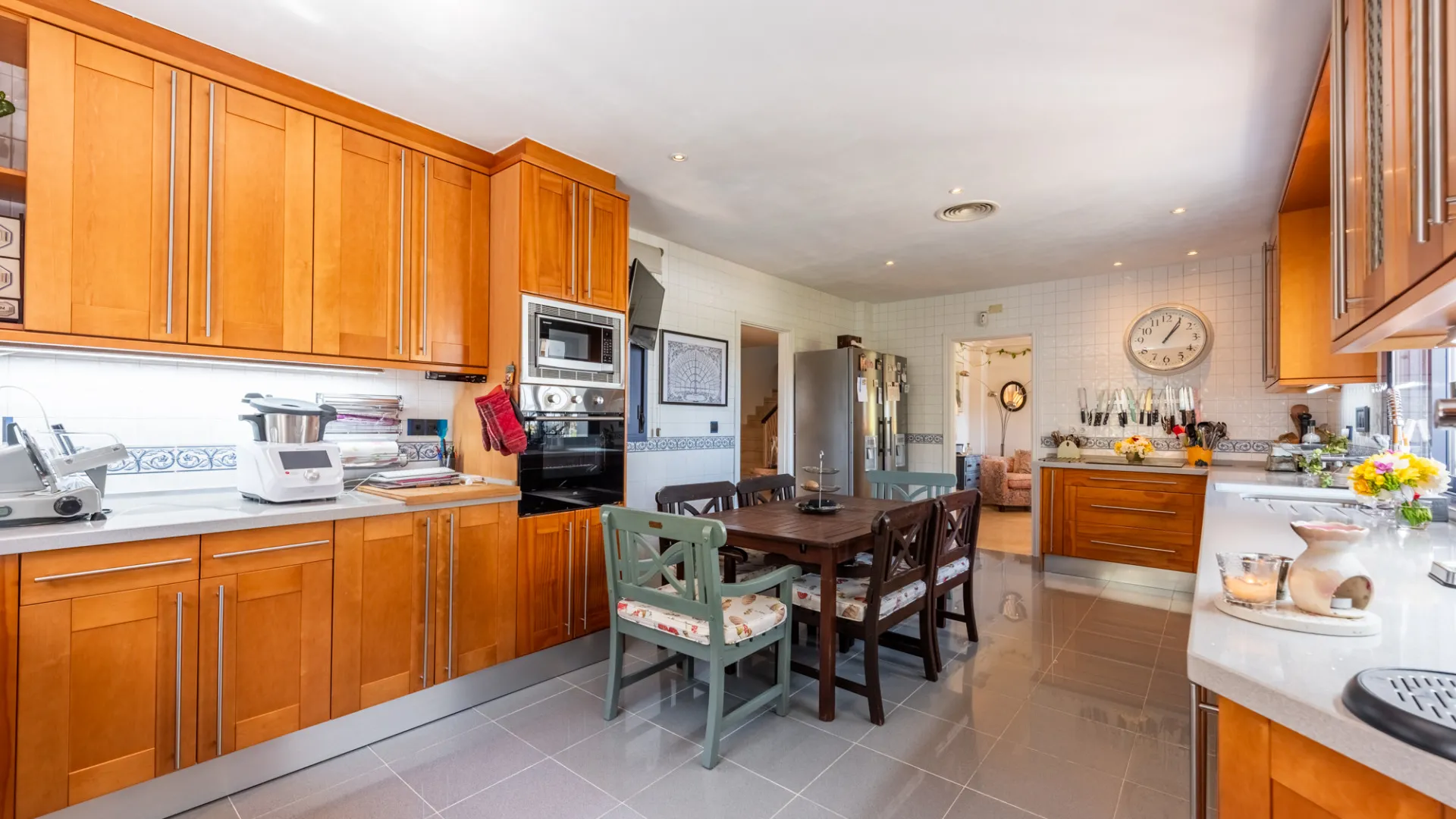For sale 6 bedrooms villa in Zona B