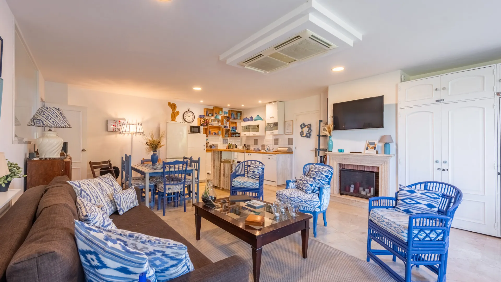 For sale 6 bedrooms villa in Zona B