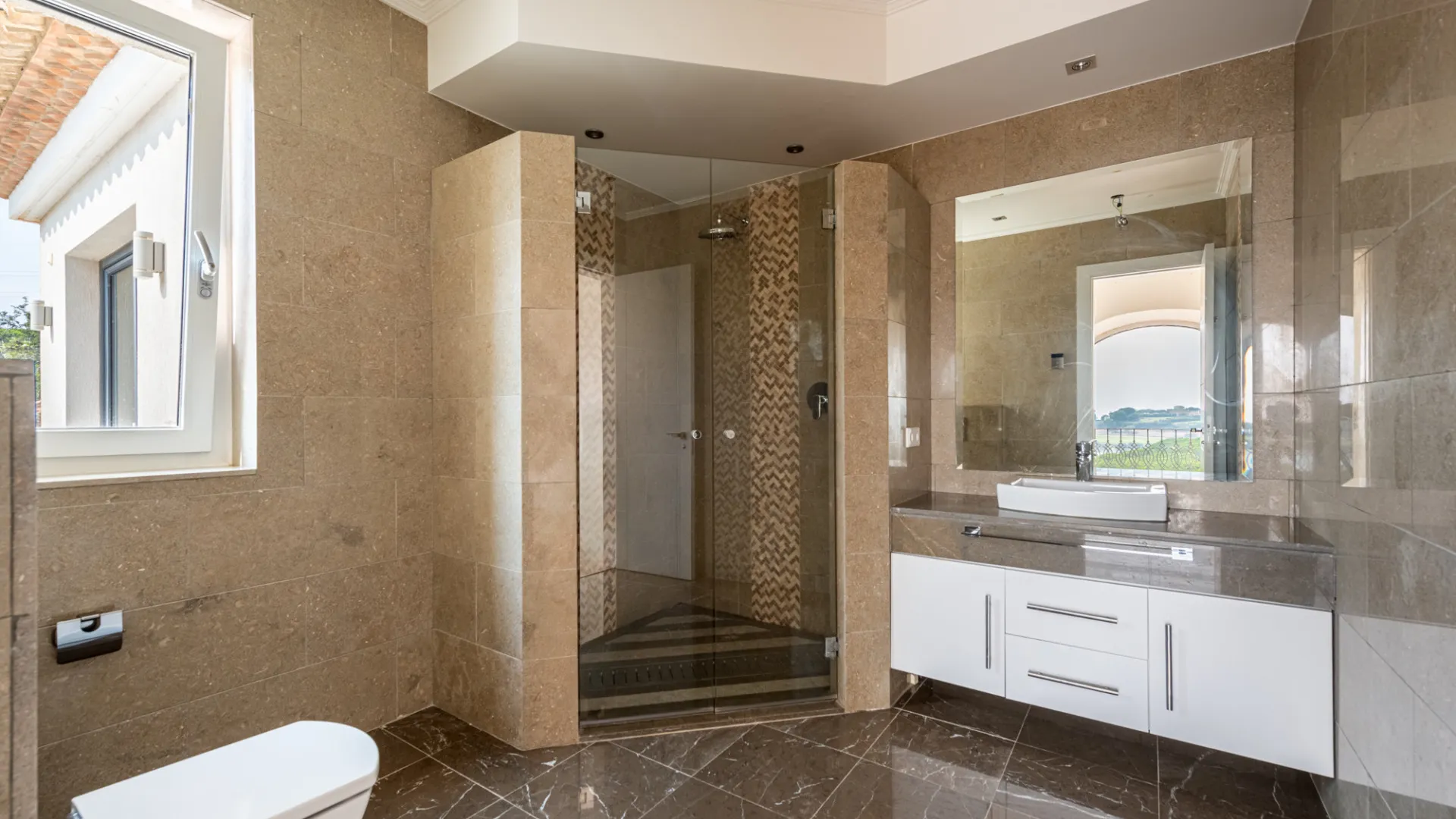 Villa con 7 dormitorios en venta en Zona G