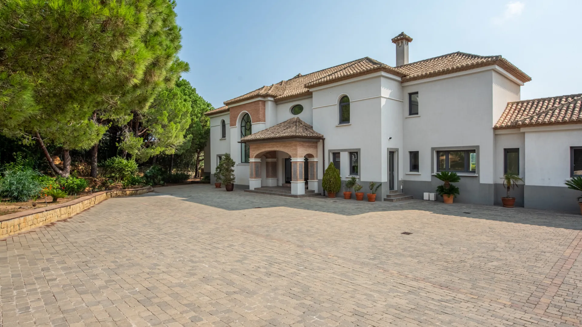 Villa con 7 dormitorios en venta en Zona G