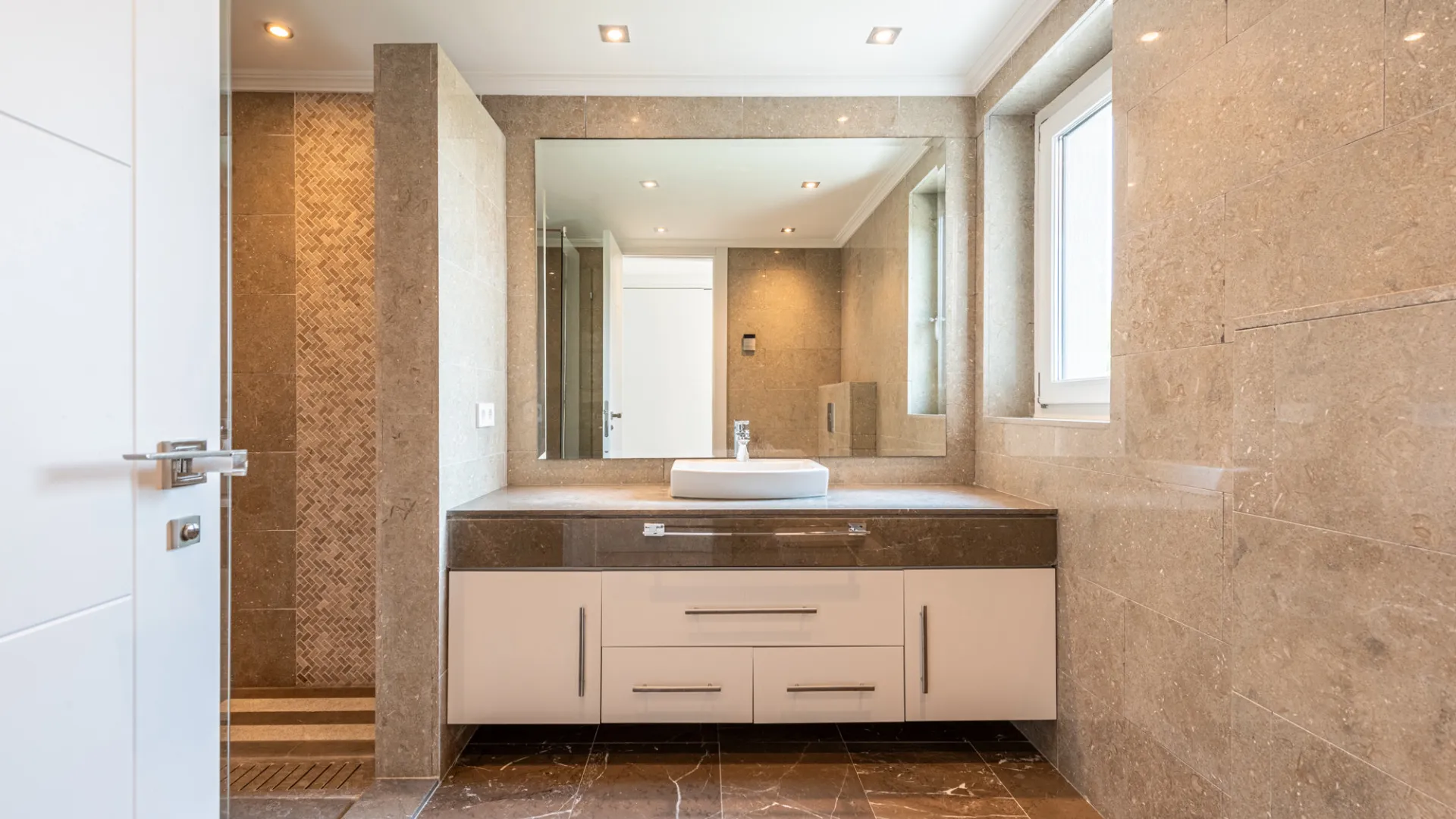 Villa con 7 dormitorios en venta en Zona G