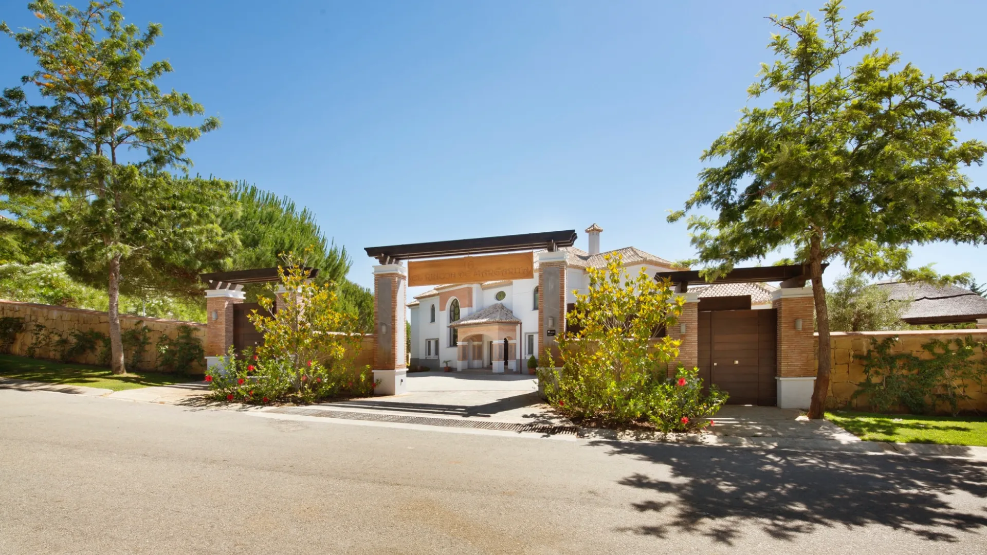 Villa con 7 dormitorios en venta en Zona G