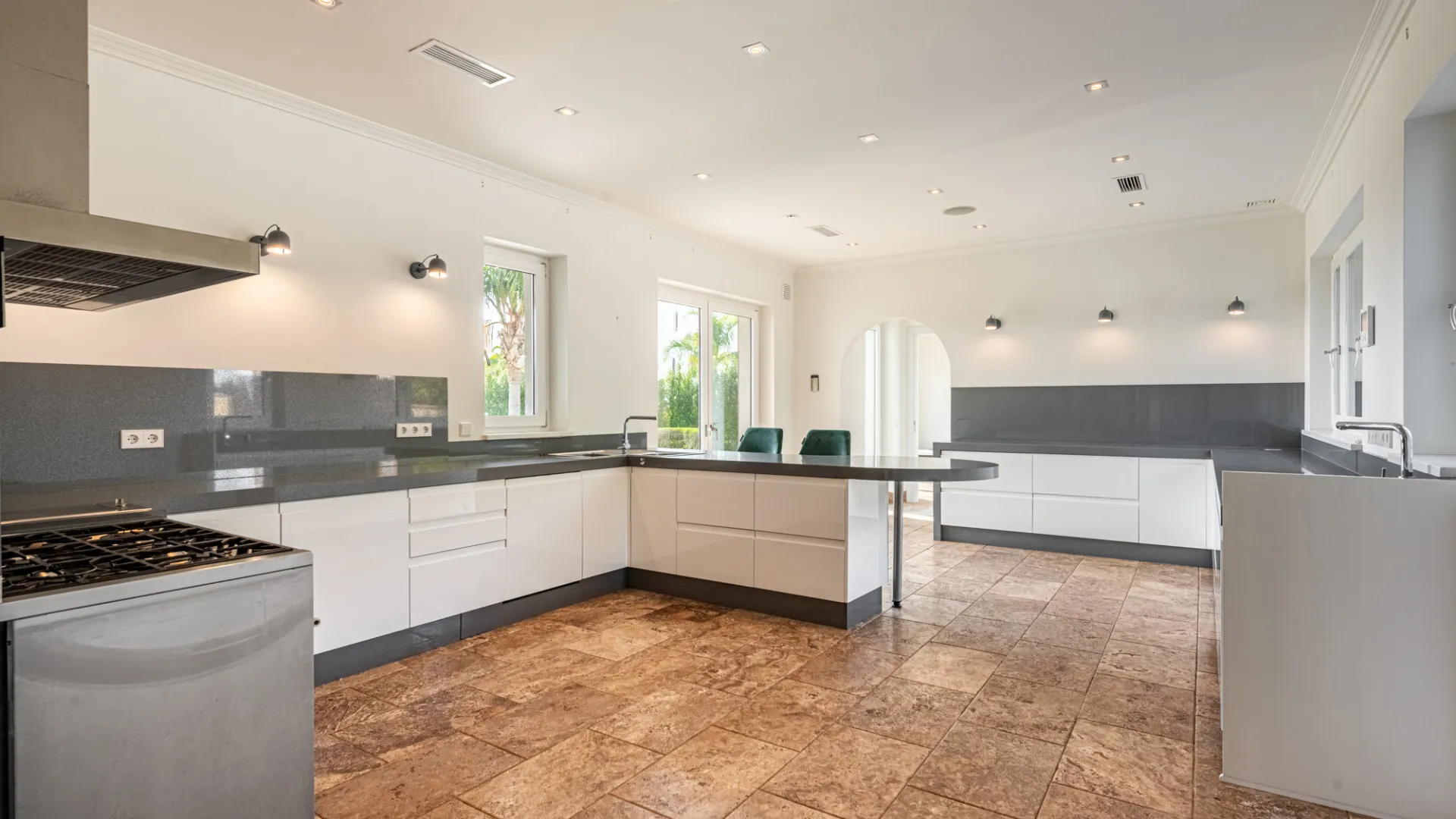 Villa con 7 dormitorios en venta en Zona G