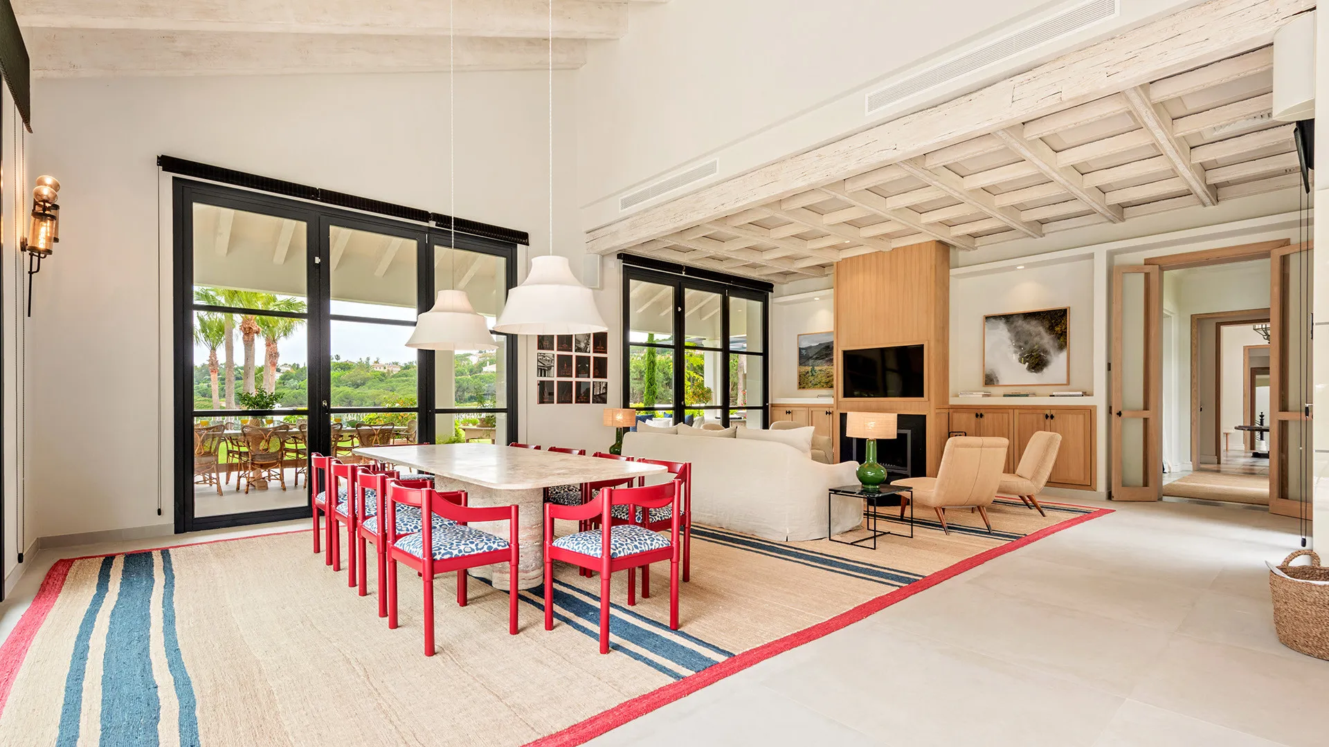 Zona F, villa en venta de 8 dormitorios