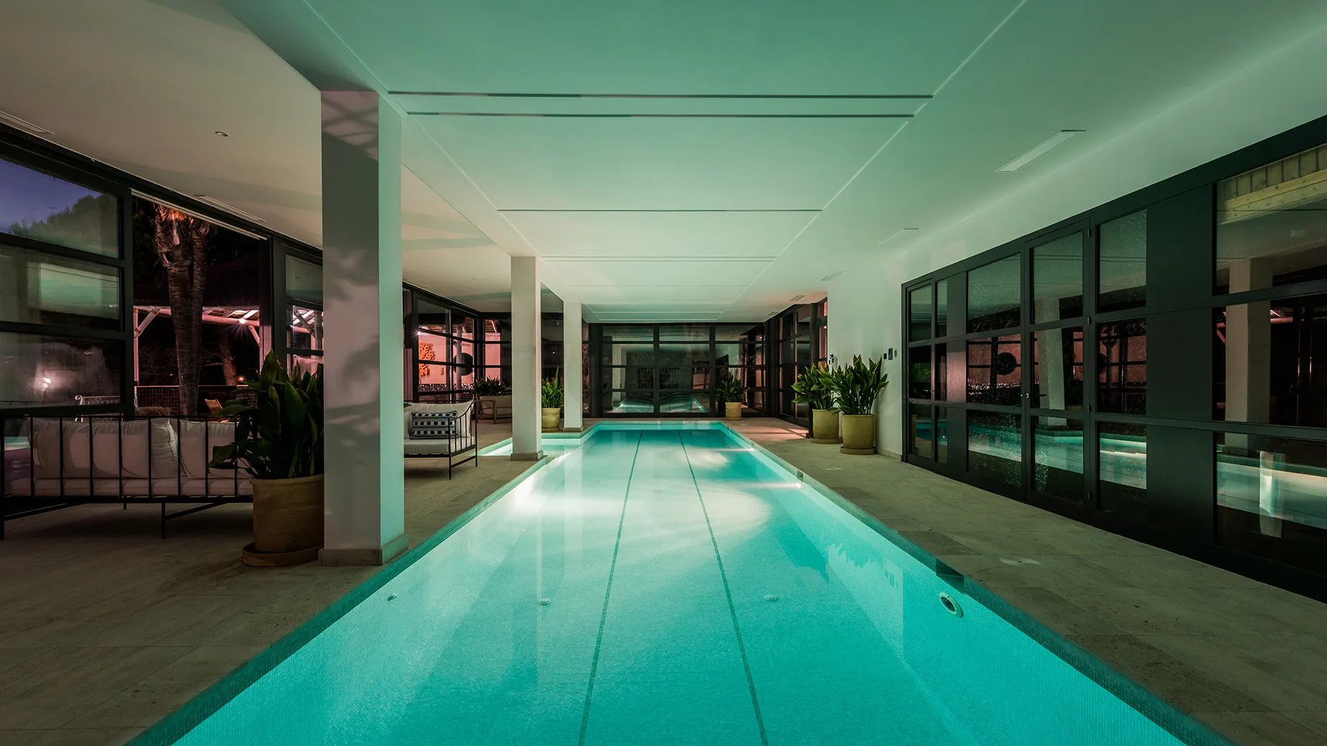 Zona F, villa en venta de 8 dormitorios