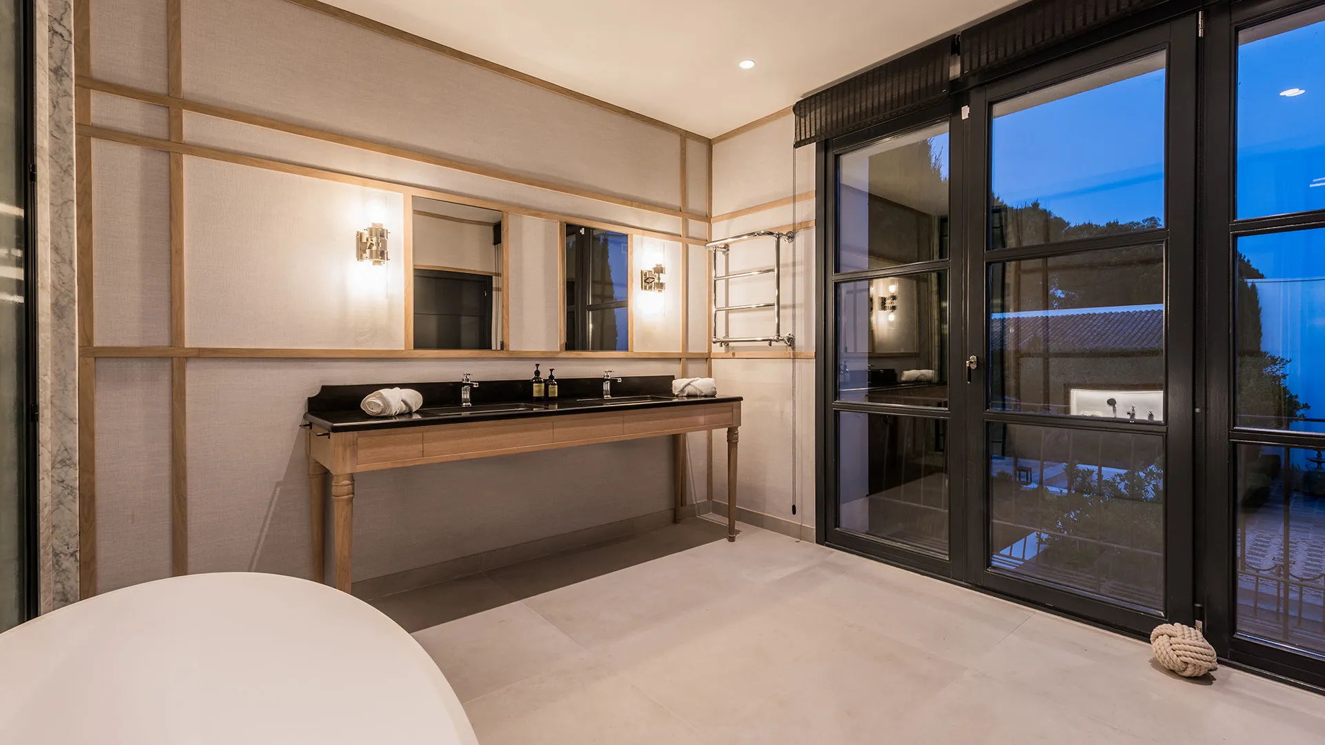 Zona F, villa en venta de 8 dormitorios