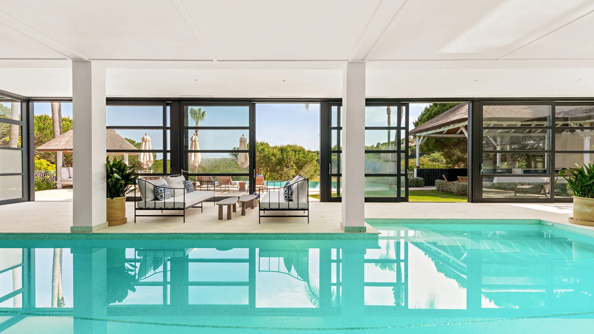 Zona F, villa en venta de 8 dormitorios