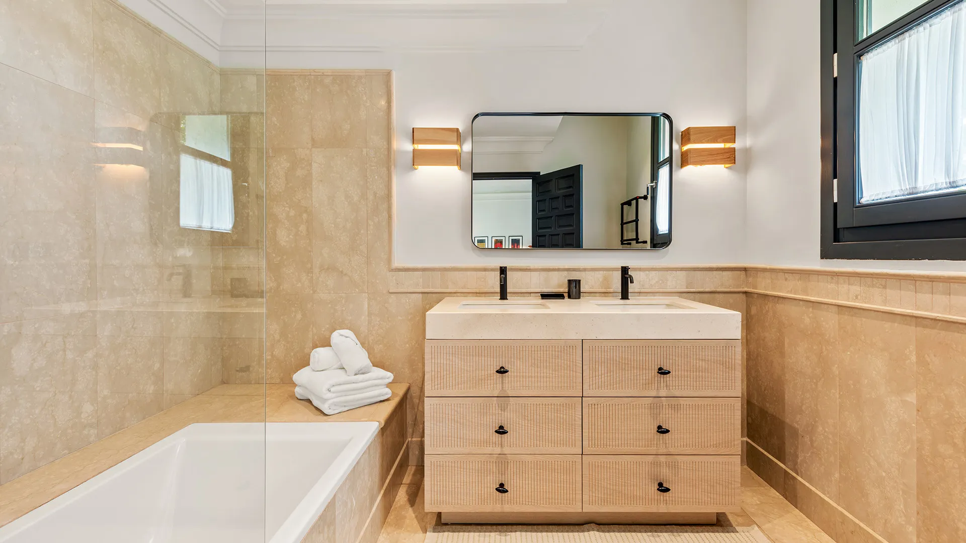 Zona F, villa en venta de 8 dormitorios