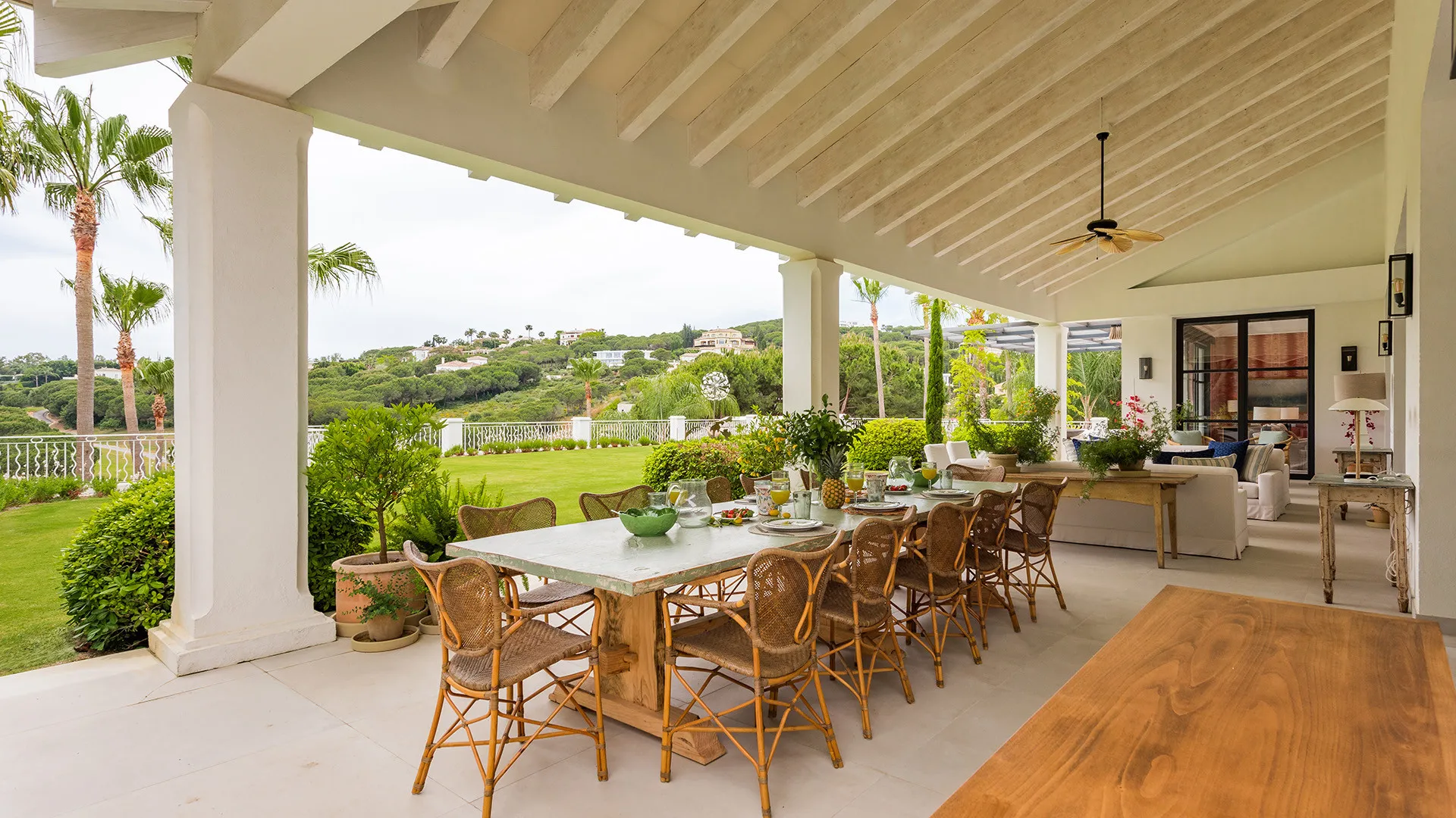 Zona F, villa en venta de 8 dormitorios