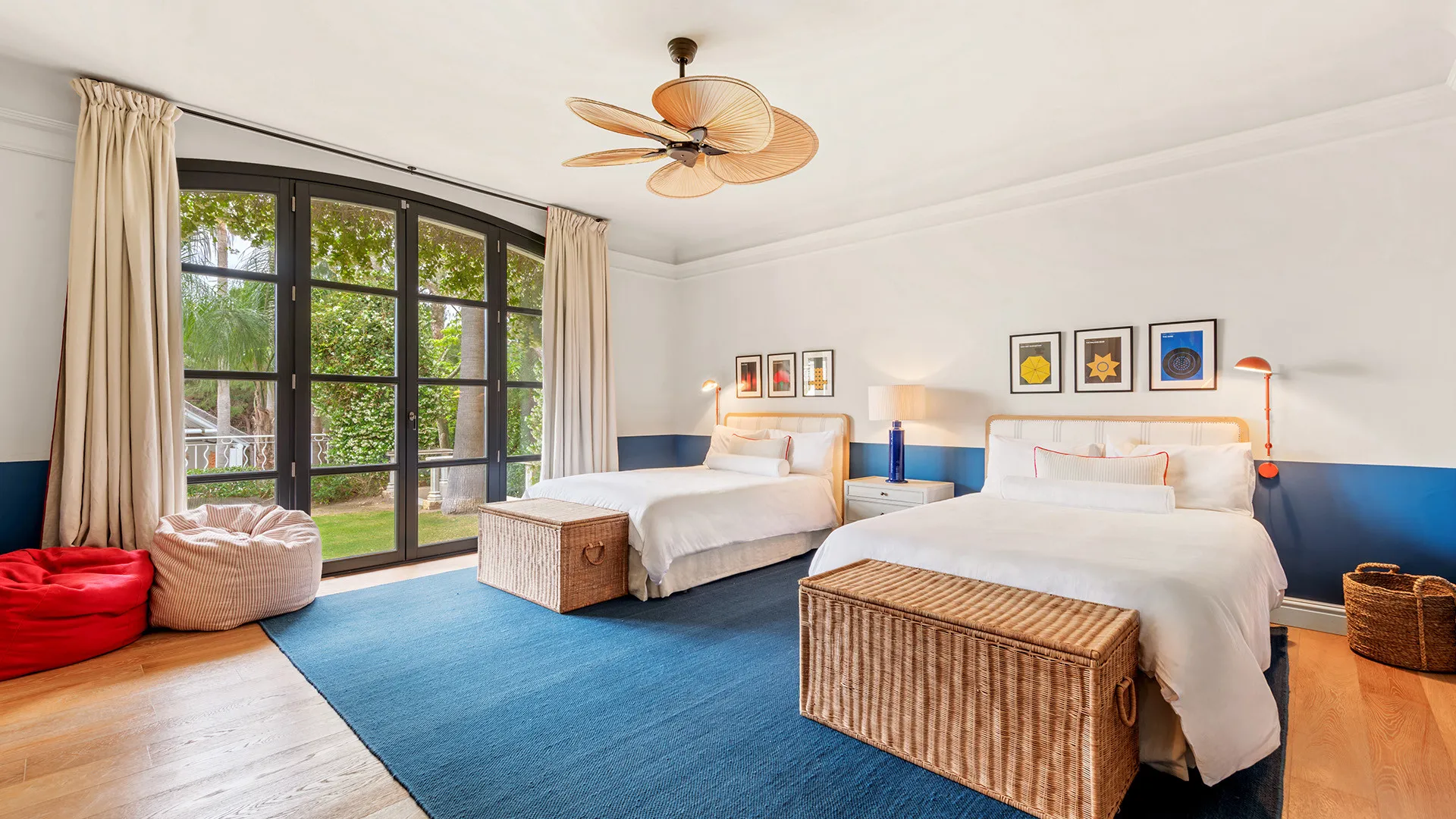 Zona F, villa en venta de 8 dormitorios